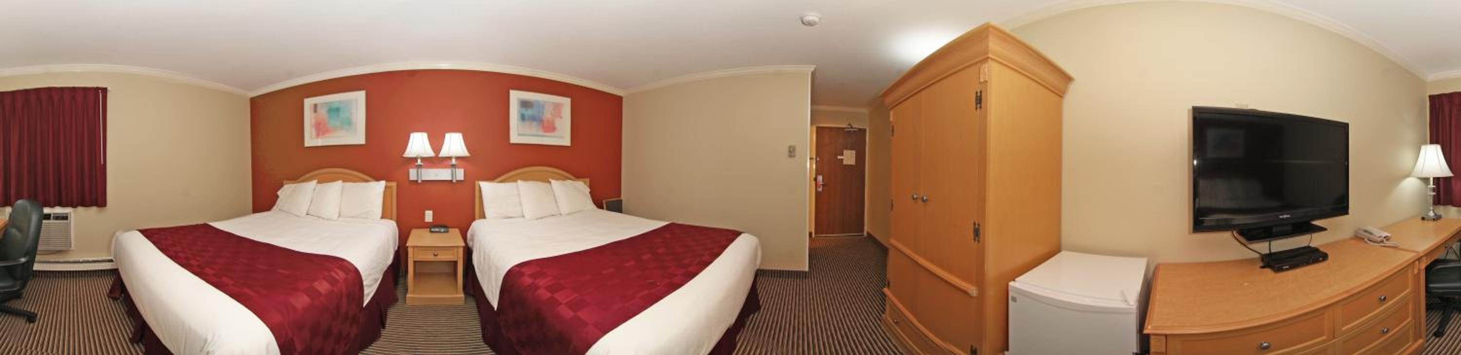 Queen Room with Two Queen Beds - Non-Smoking photo 1