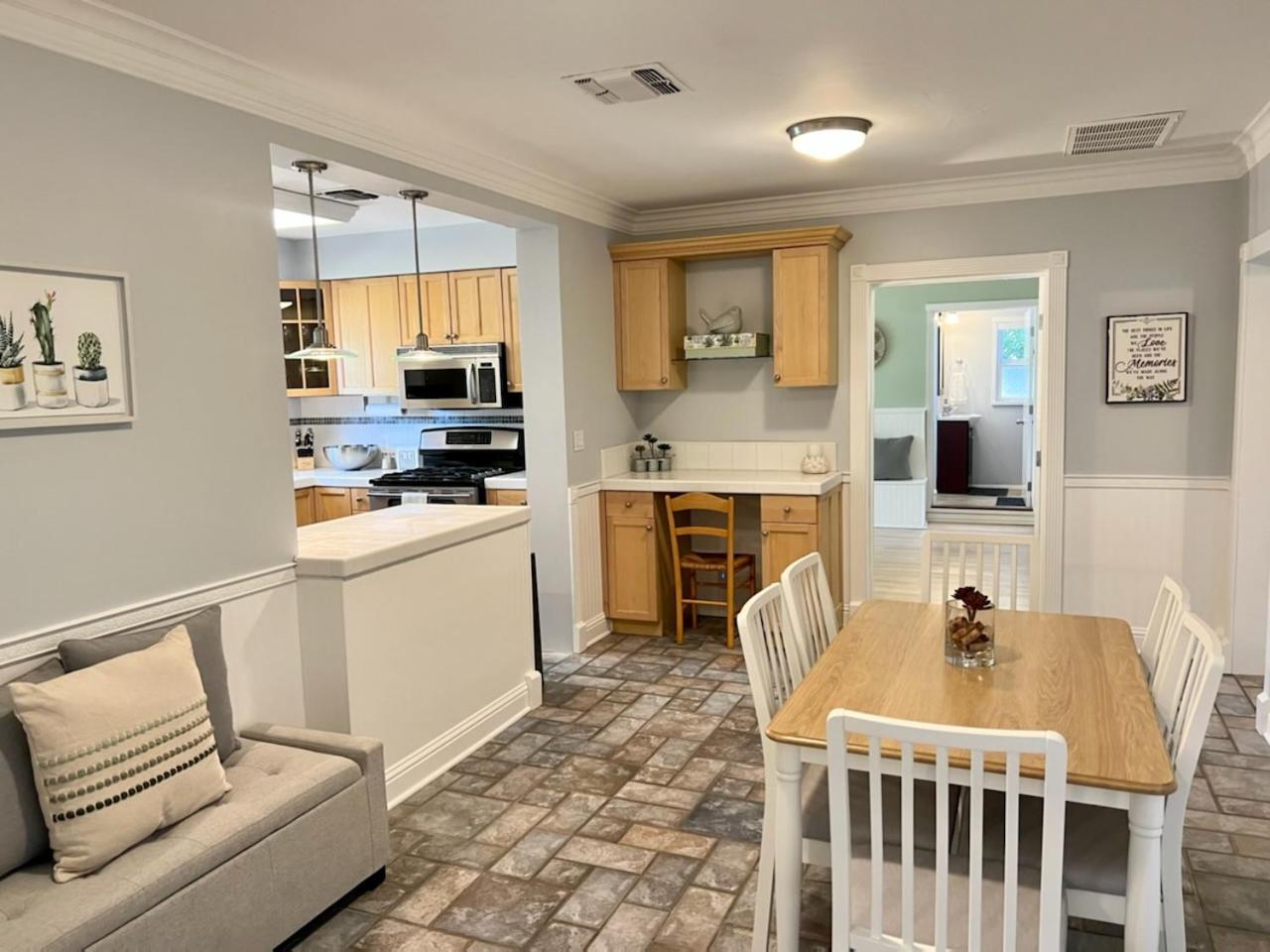 Three-Bedroom House photo 3