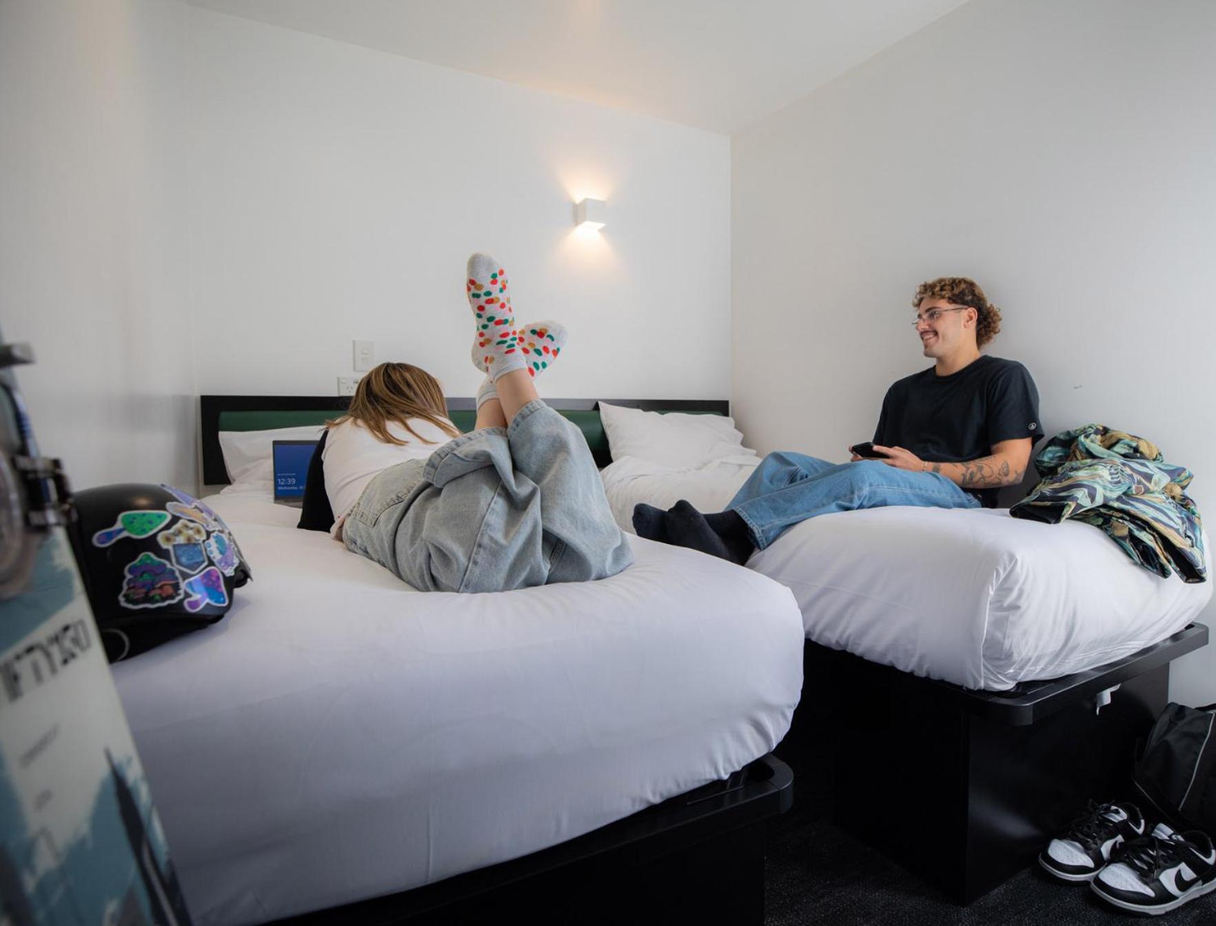 Twin Room with Ensuite - Interior Facing photo 3
