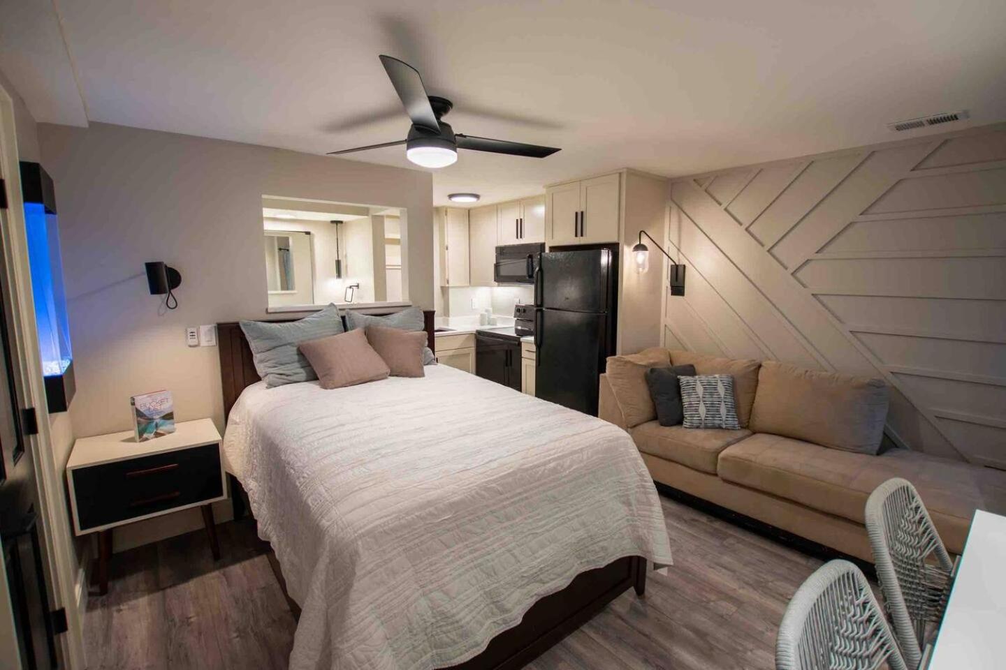 One-Bedroom Apartment photo 1