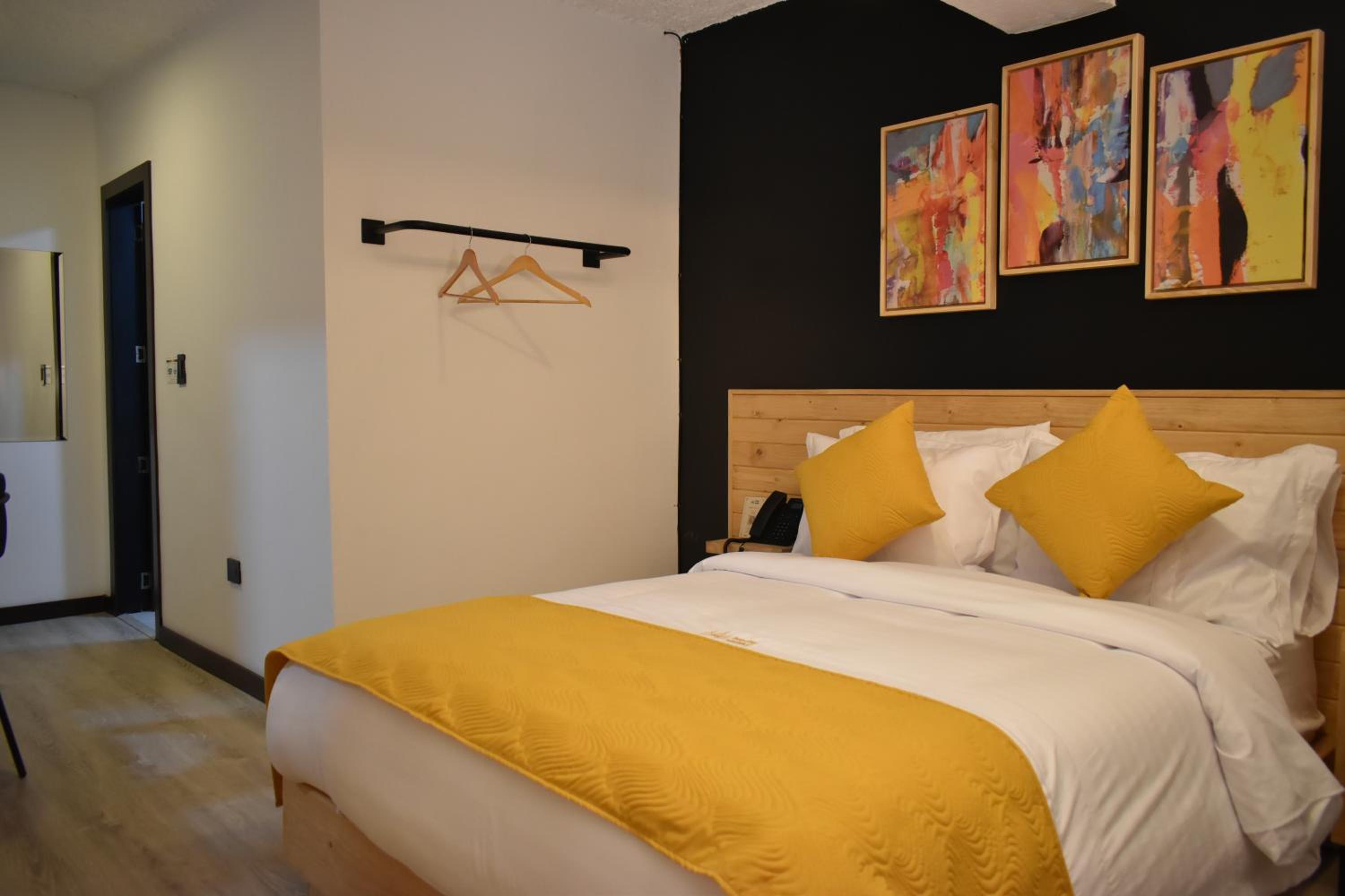 Budget Double Room photo 3