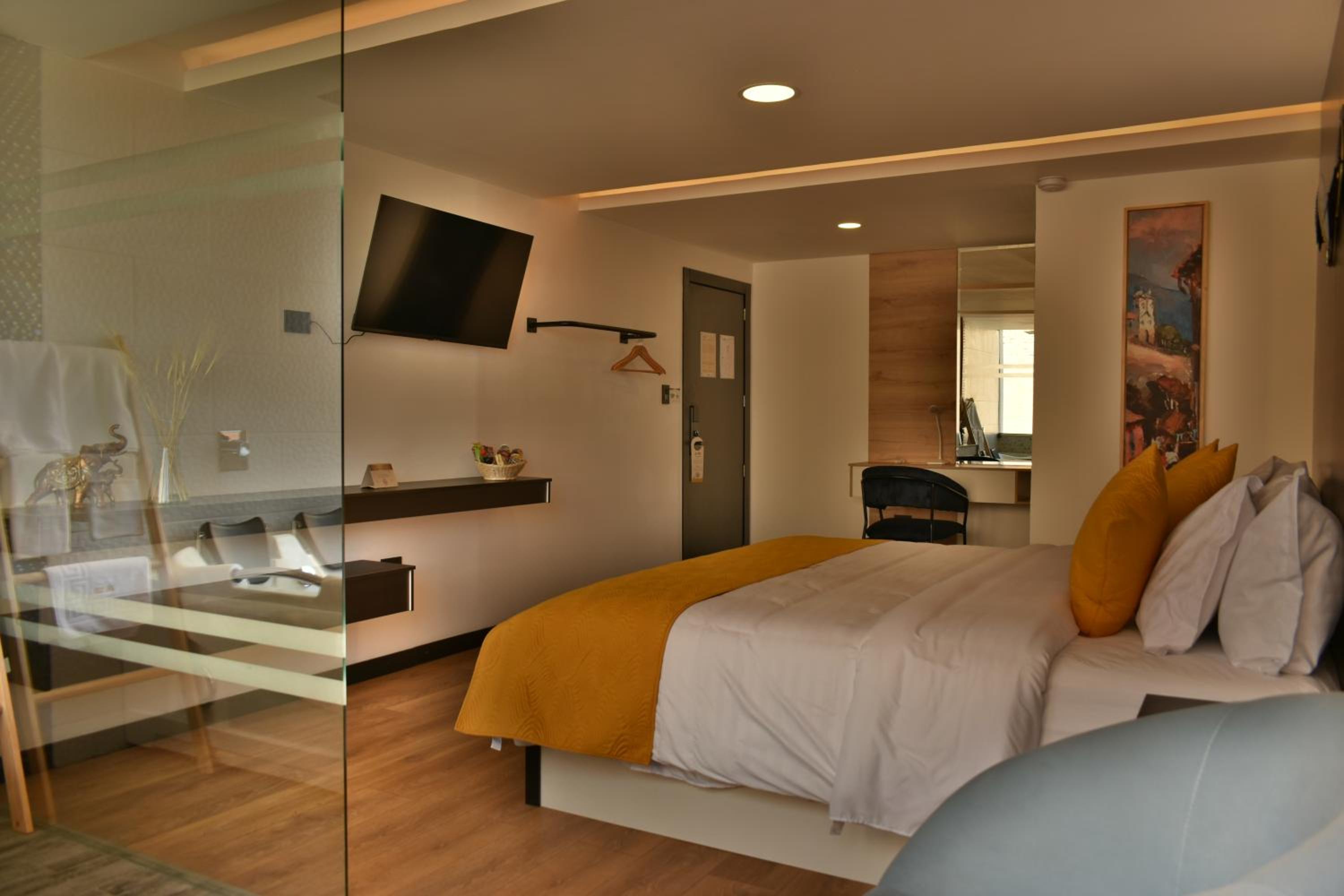 Suite with Spa Bath photo 2