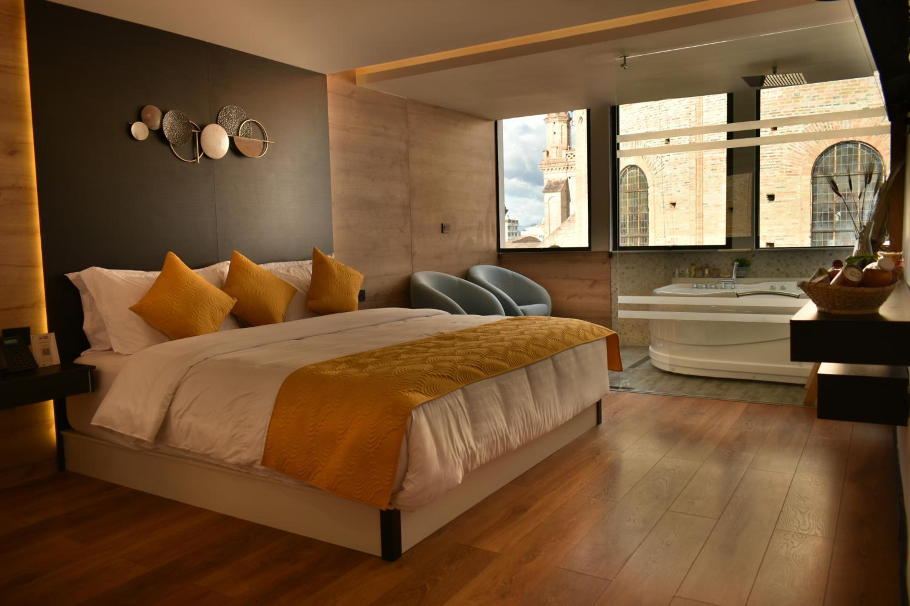 Suite with Spa Bath photo 1