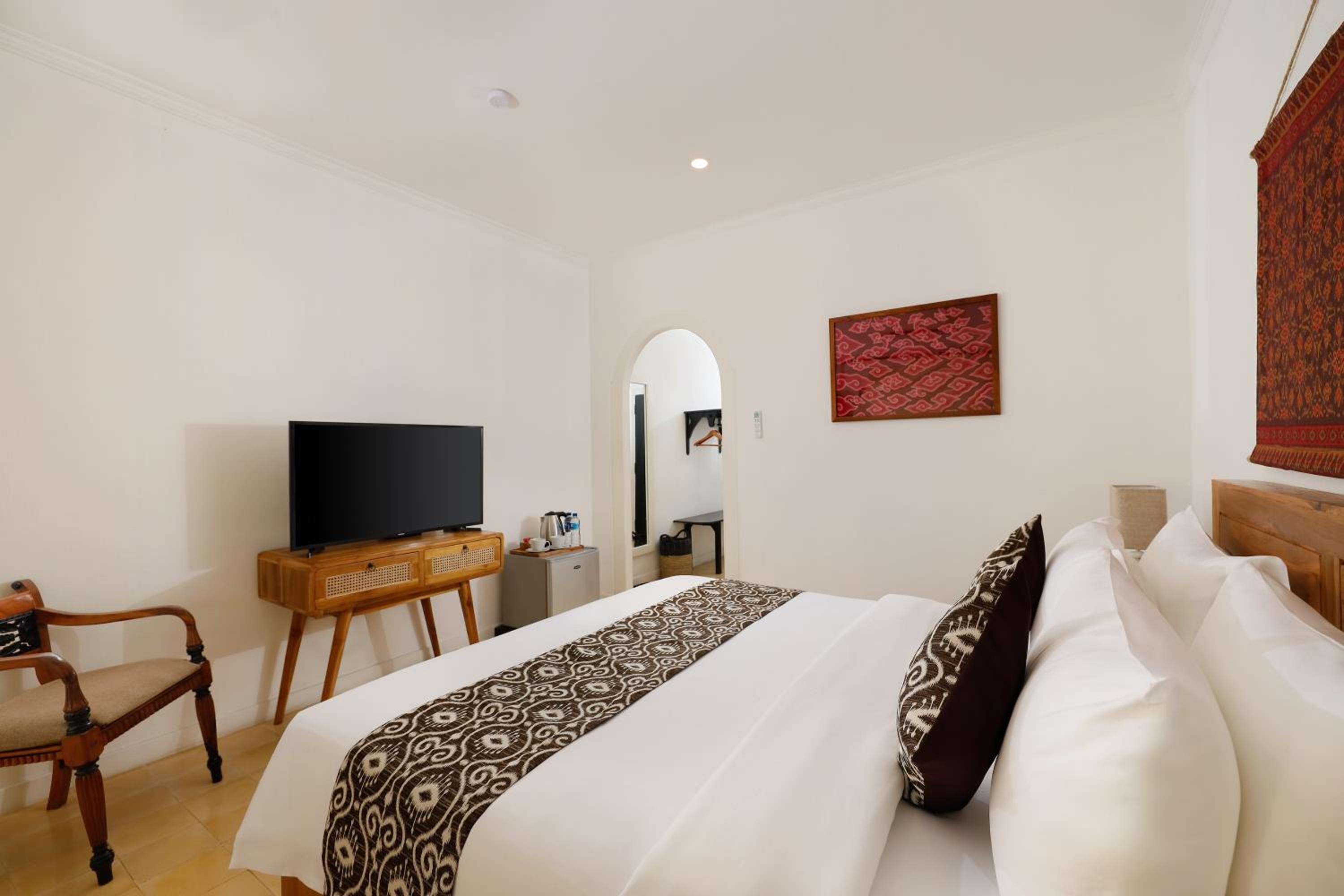 Deluxe Double Room with Balcony - Photo 7