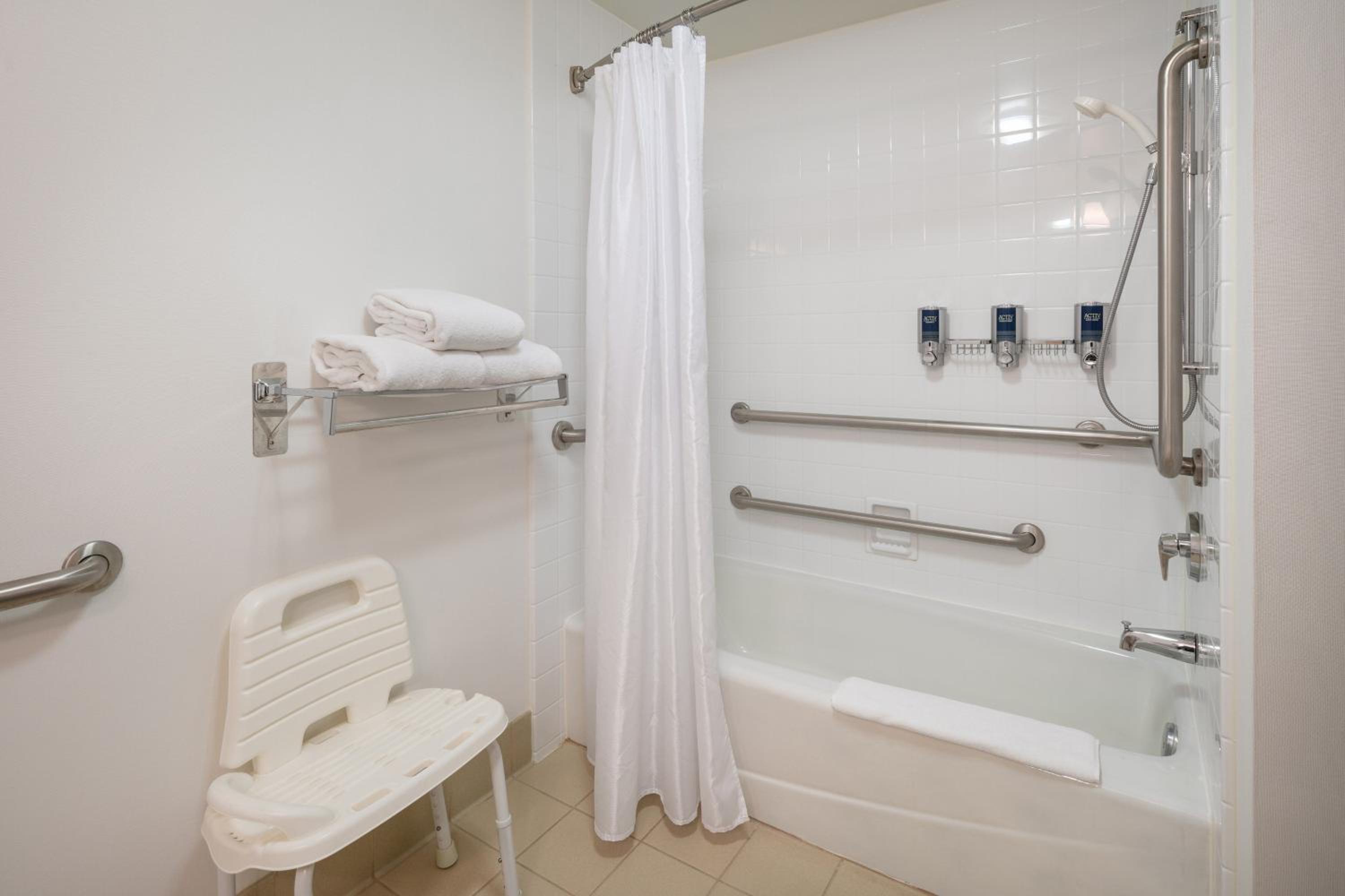 Guest Room, 1 King - Photo 4