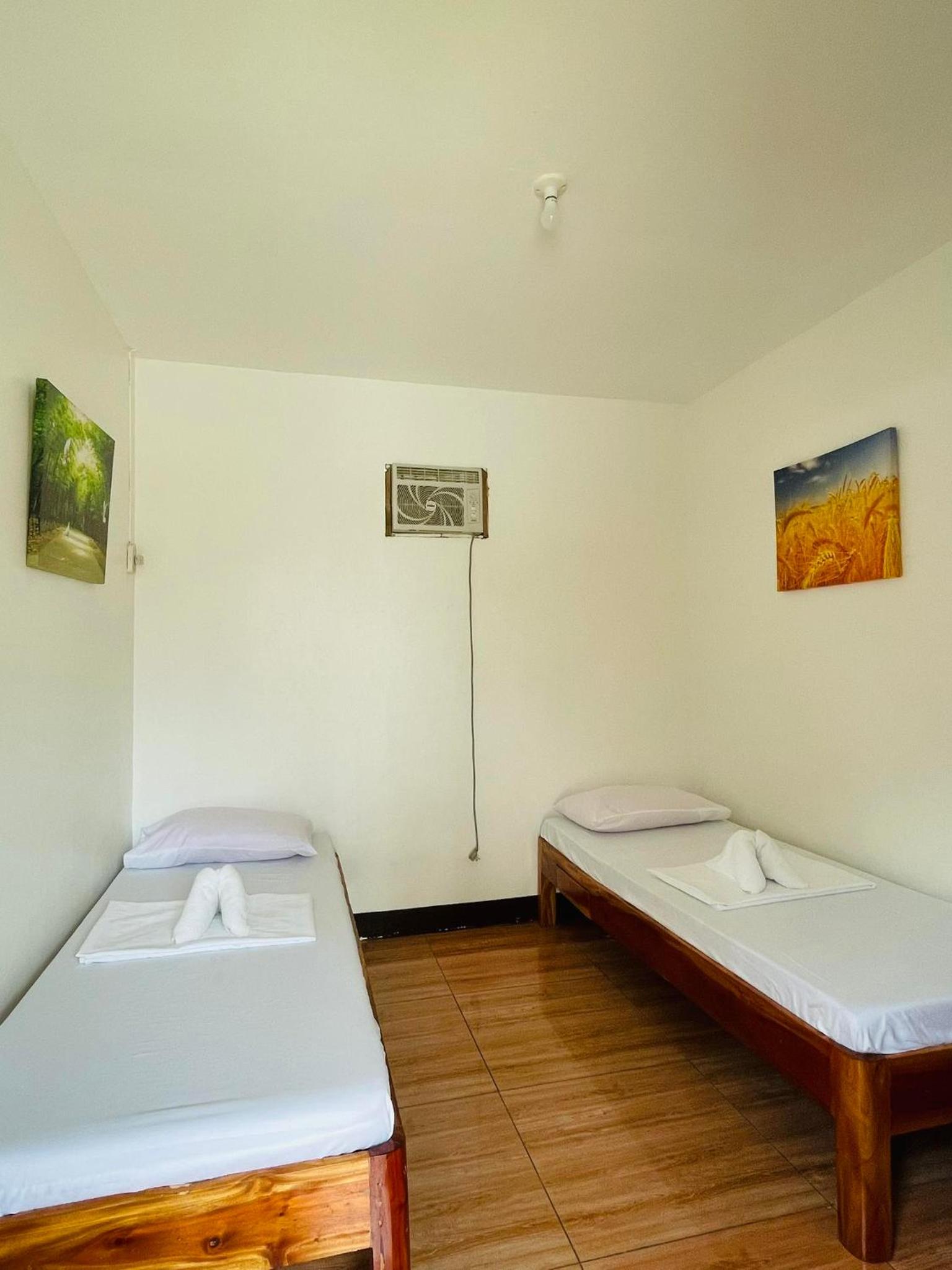 Twin Room with Shared Bathroom photo 1