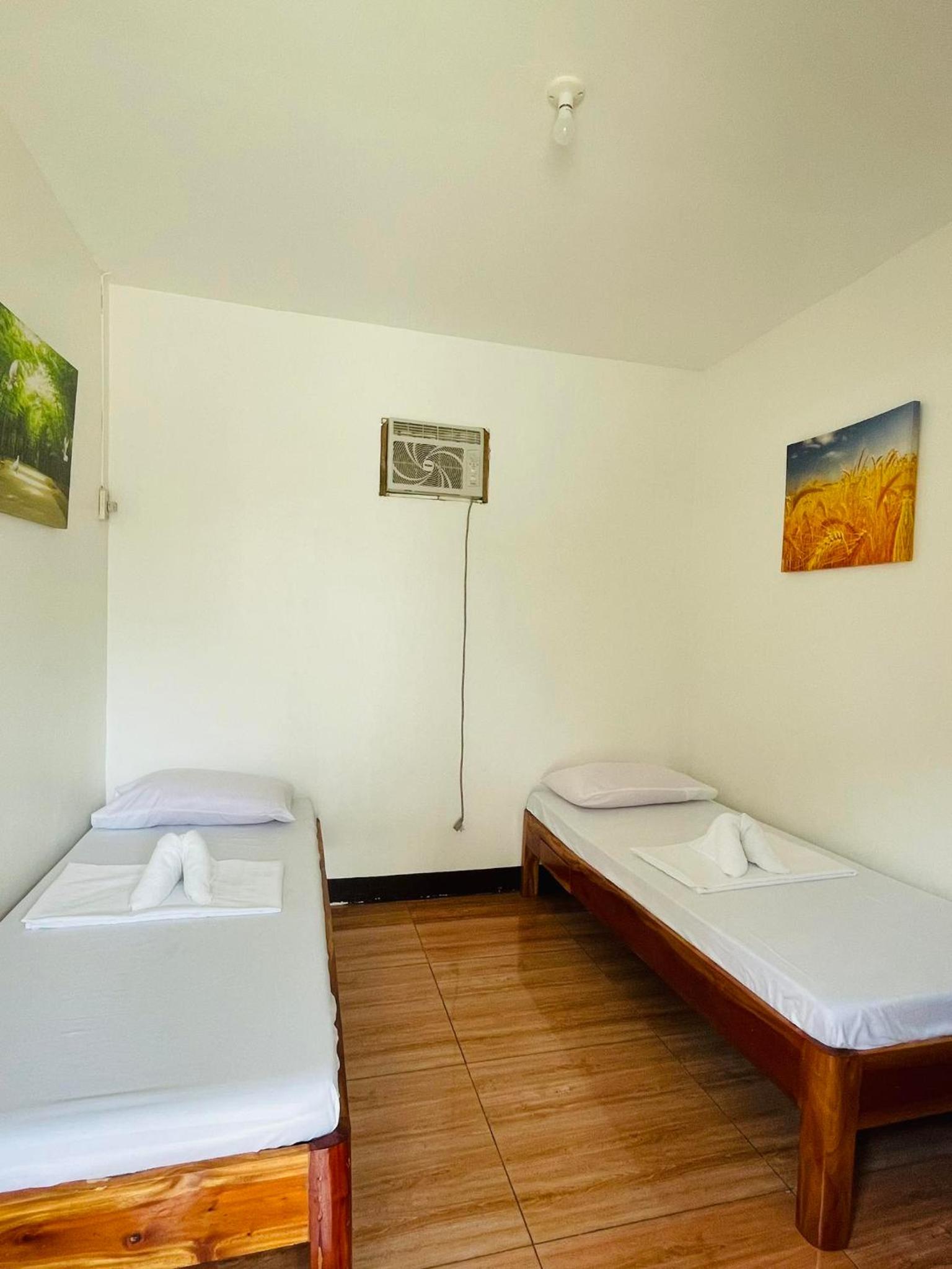 Twin Room with Shared Bathroom photo 3
