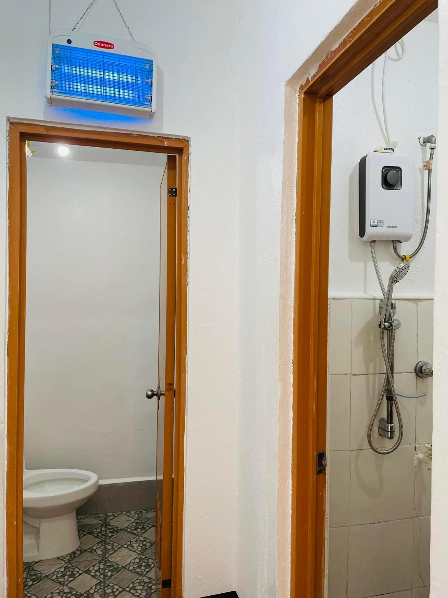 Double Room with Shared Bathroom photo 2