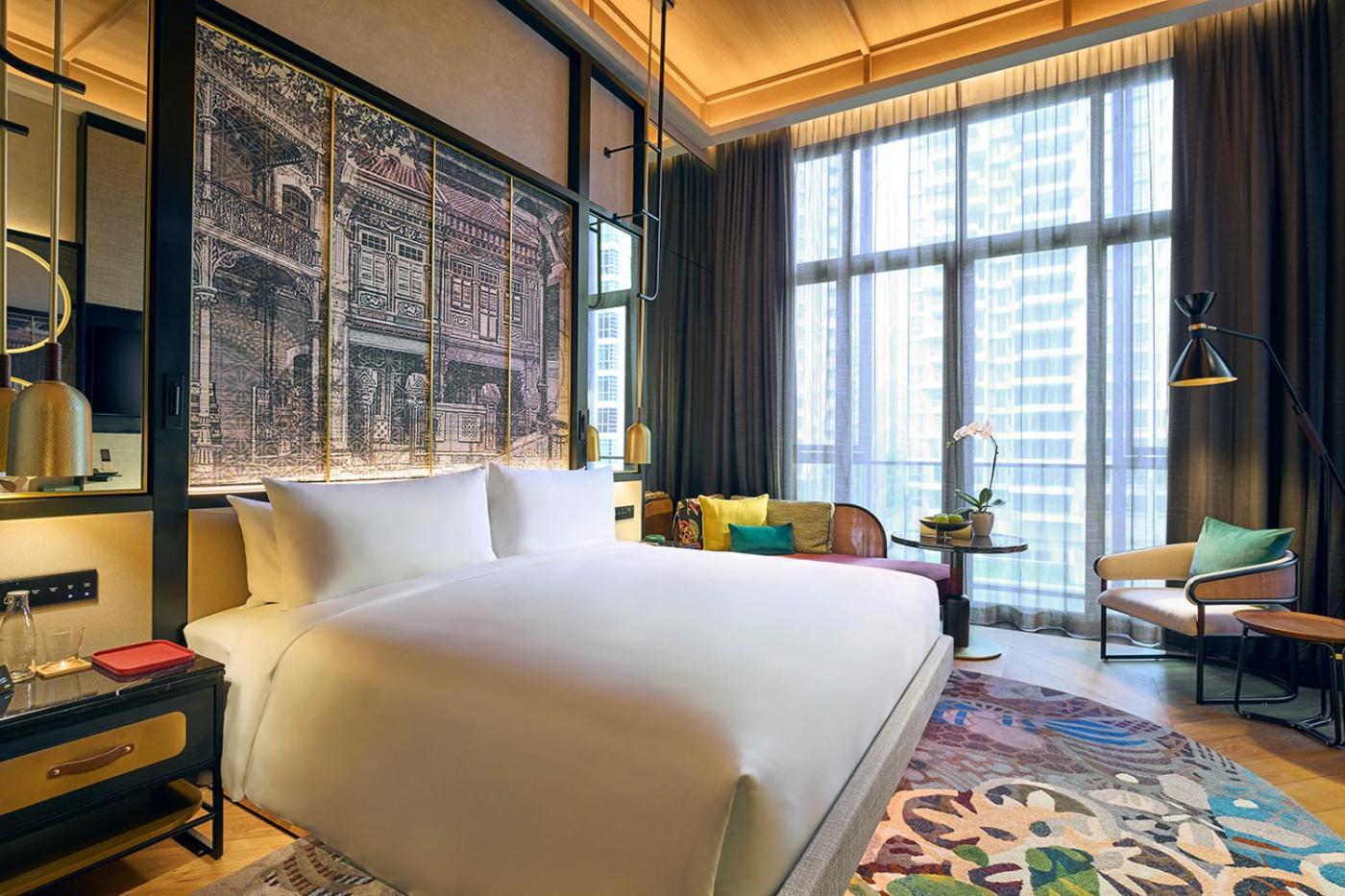 Deluxe King Room with One King Bed and Balcony (Non Smoking)