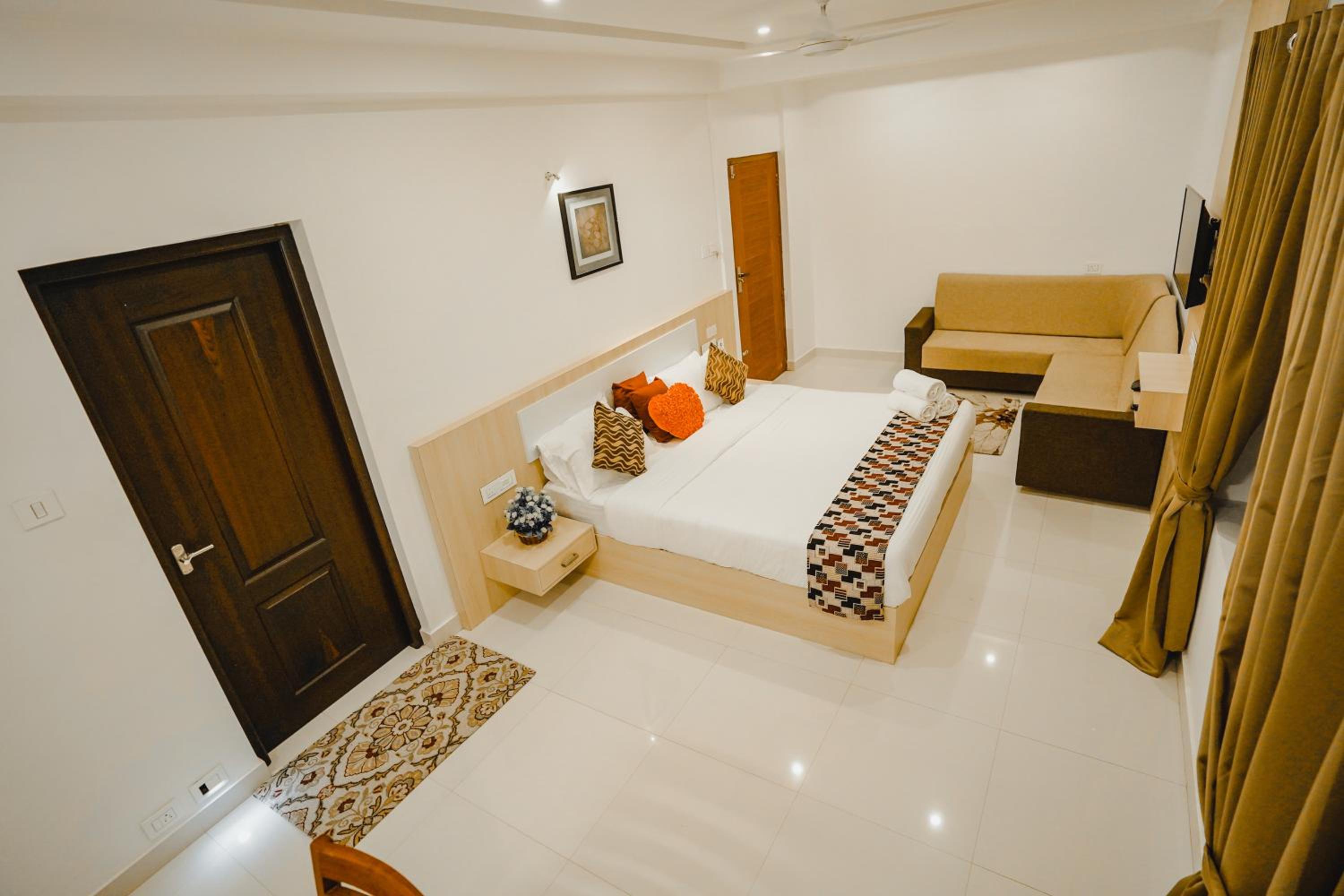Deluxe Queen Room - Photo 2