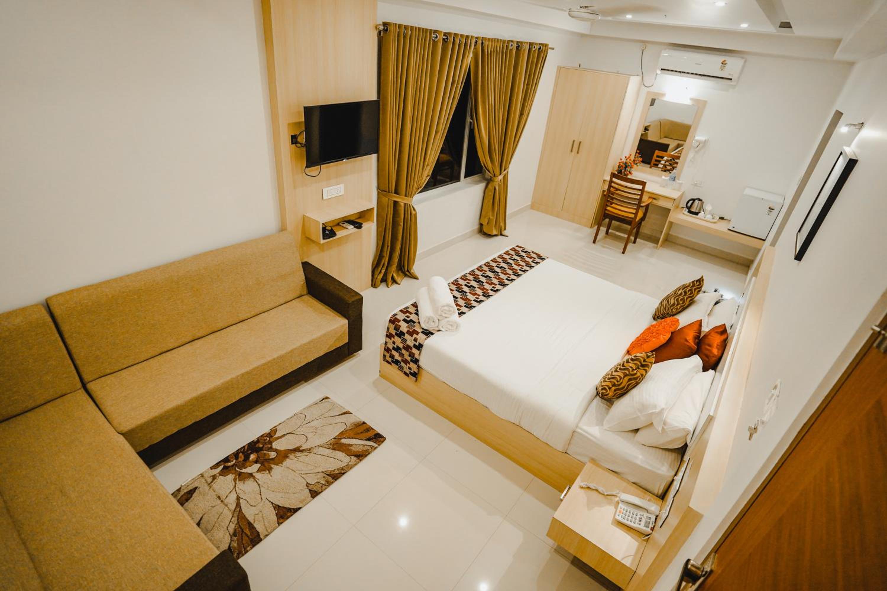 Deluxe Queen Room - Photo 1