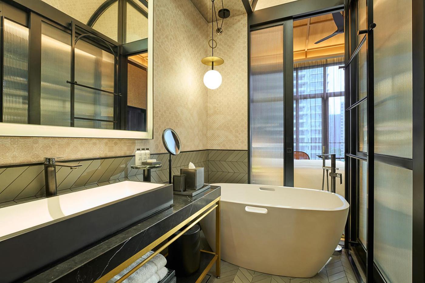 Grand Terrace Grand King Room with One King Bed and Terrace (Non Smoking) thumbnail 6