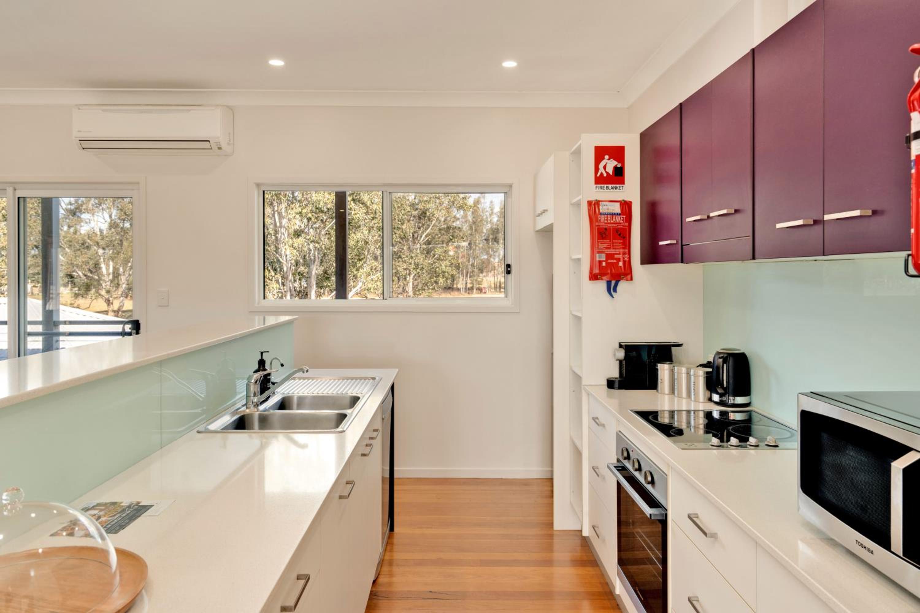 Five-Bedroom House photo 3