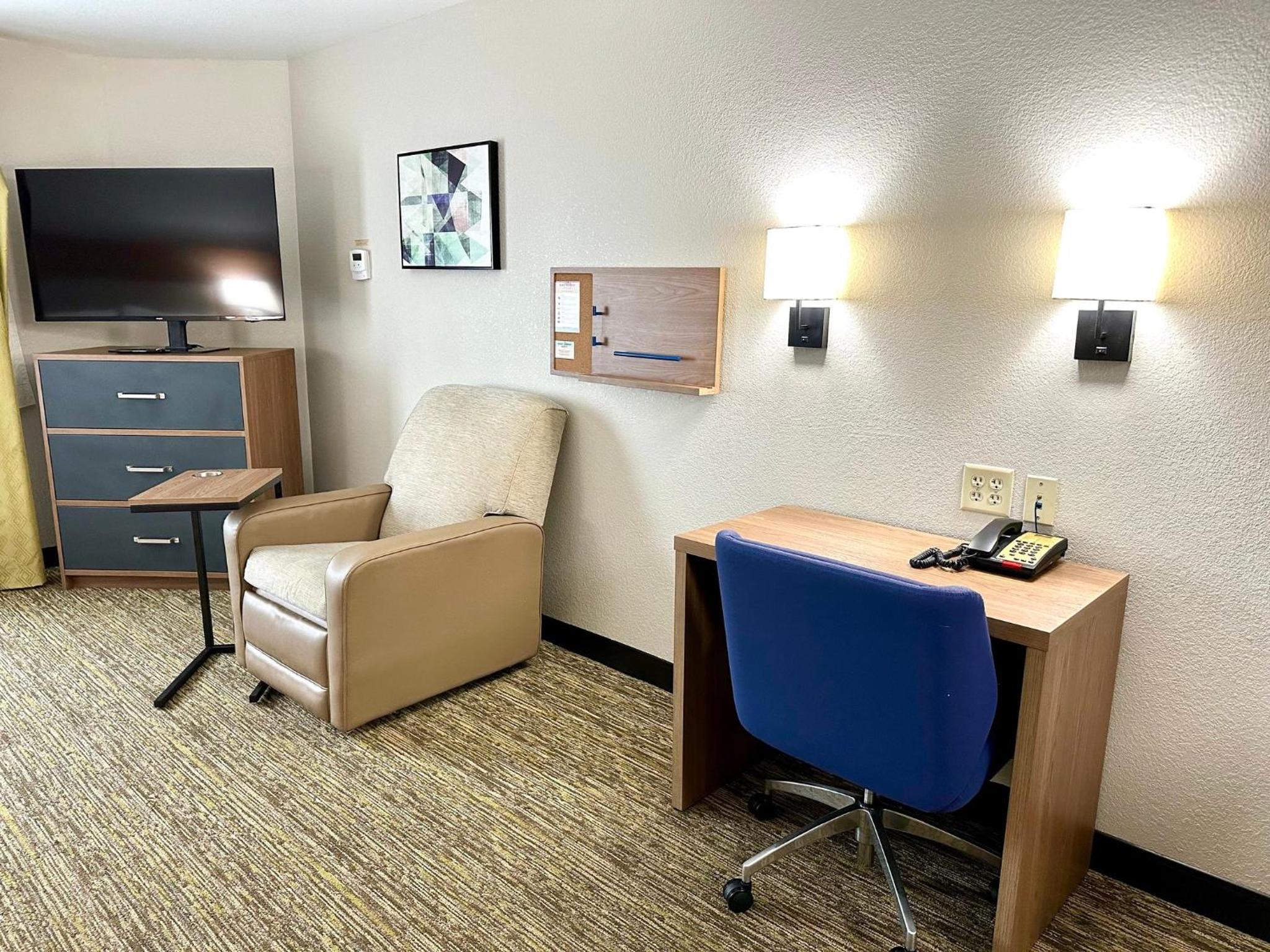 Studio Suite with Two Queen Beds - Photo 2