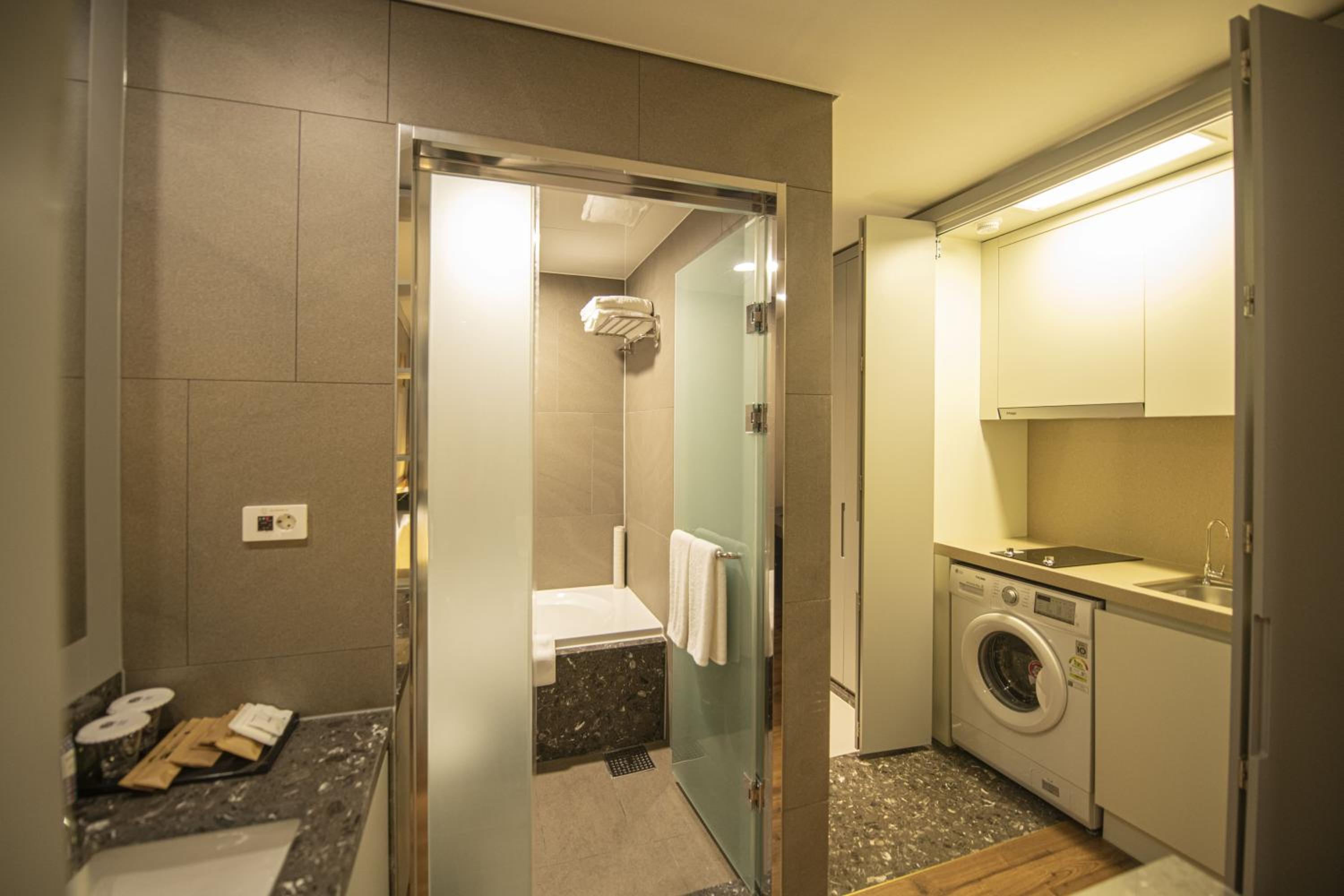 Standard Twin Room - Photo 4