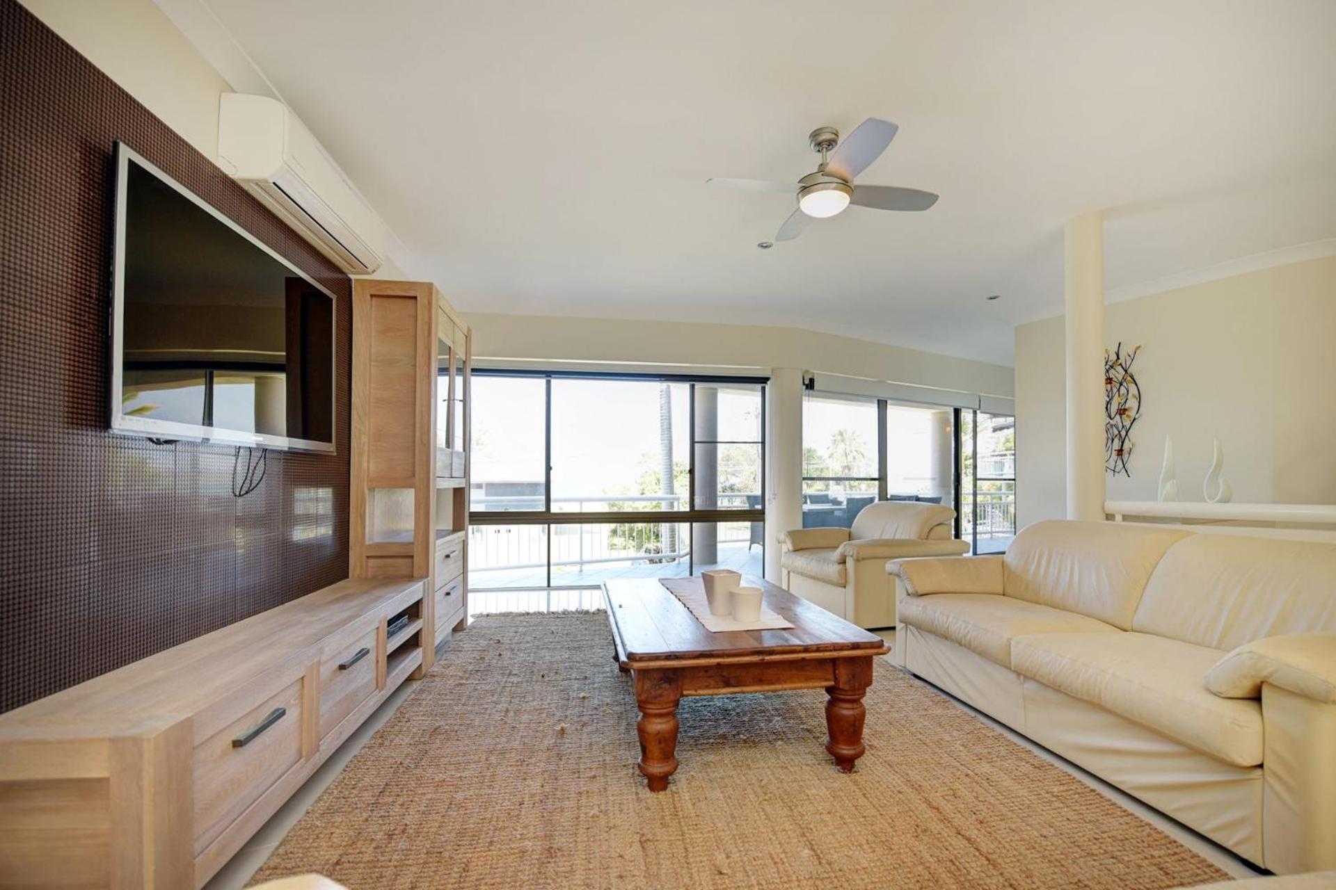 Six-Bedroom House photo 1