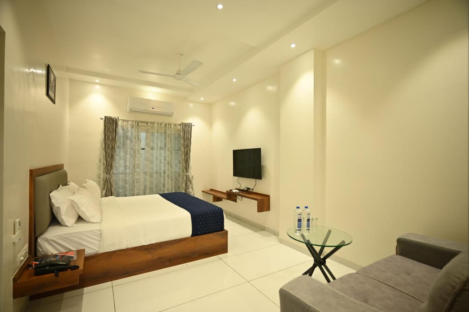 Large Double Room photo 3
