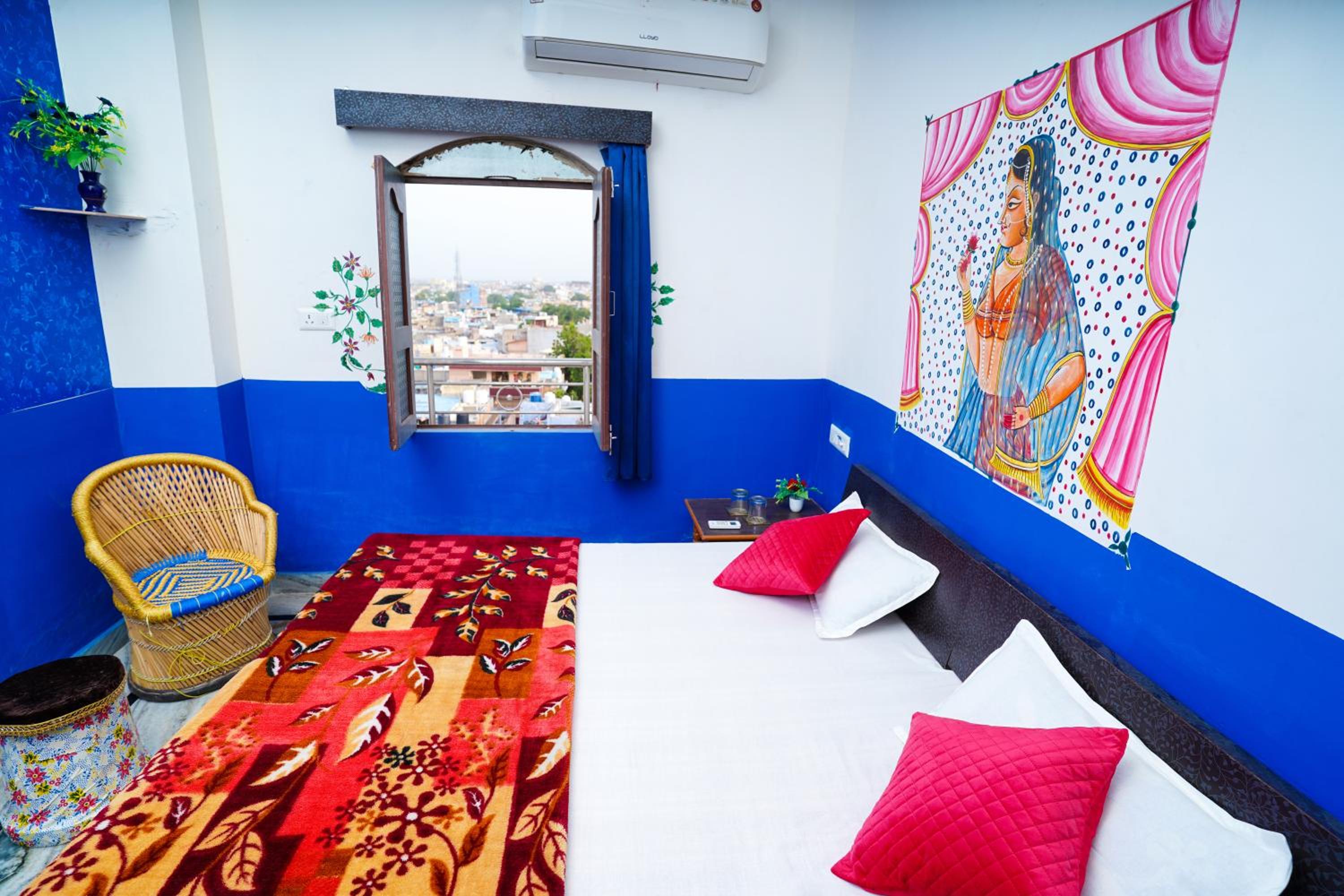 Deluxe King Suite photo 1
