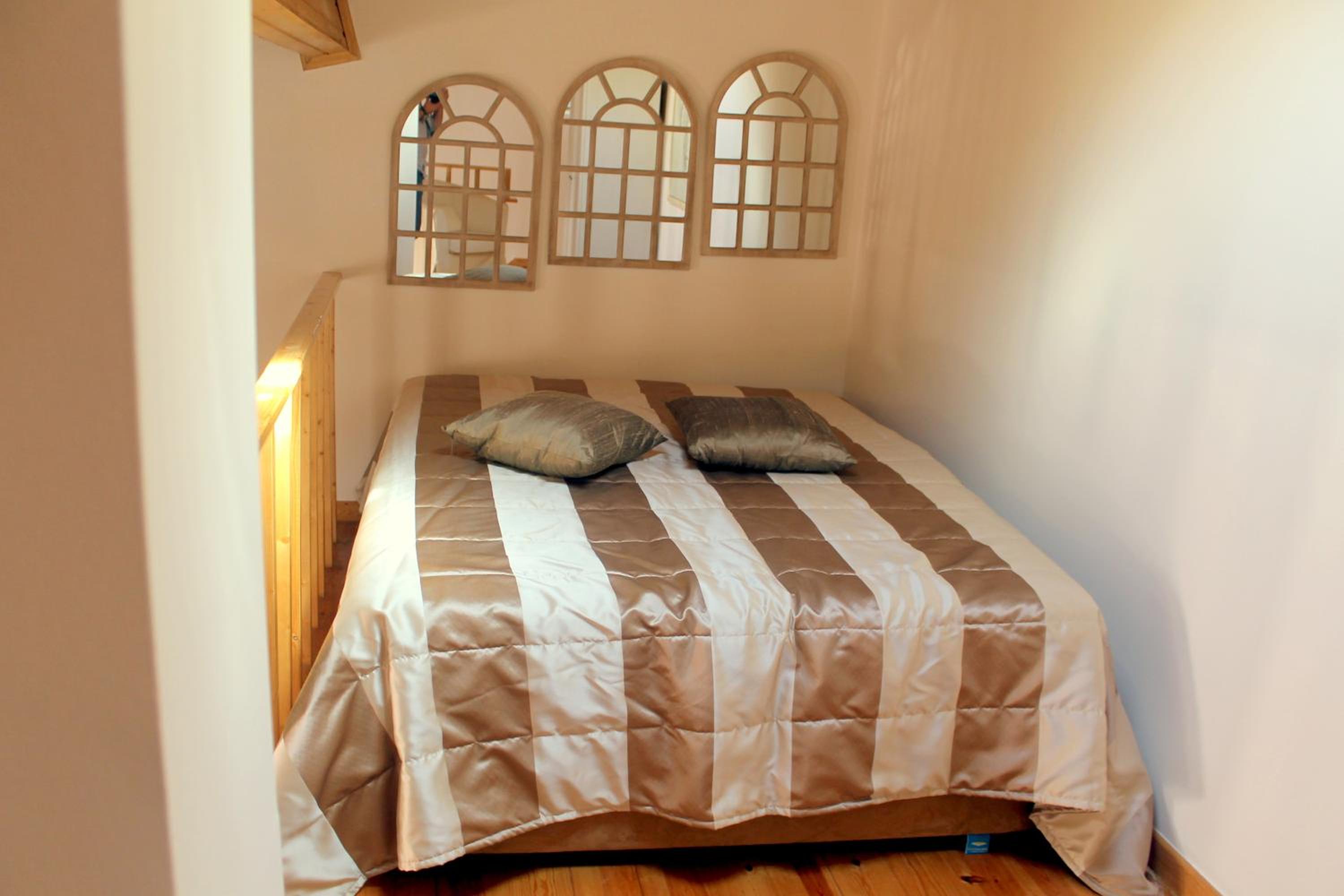 Apartment - Split Level - Photo 1