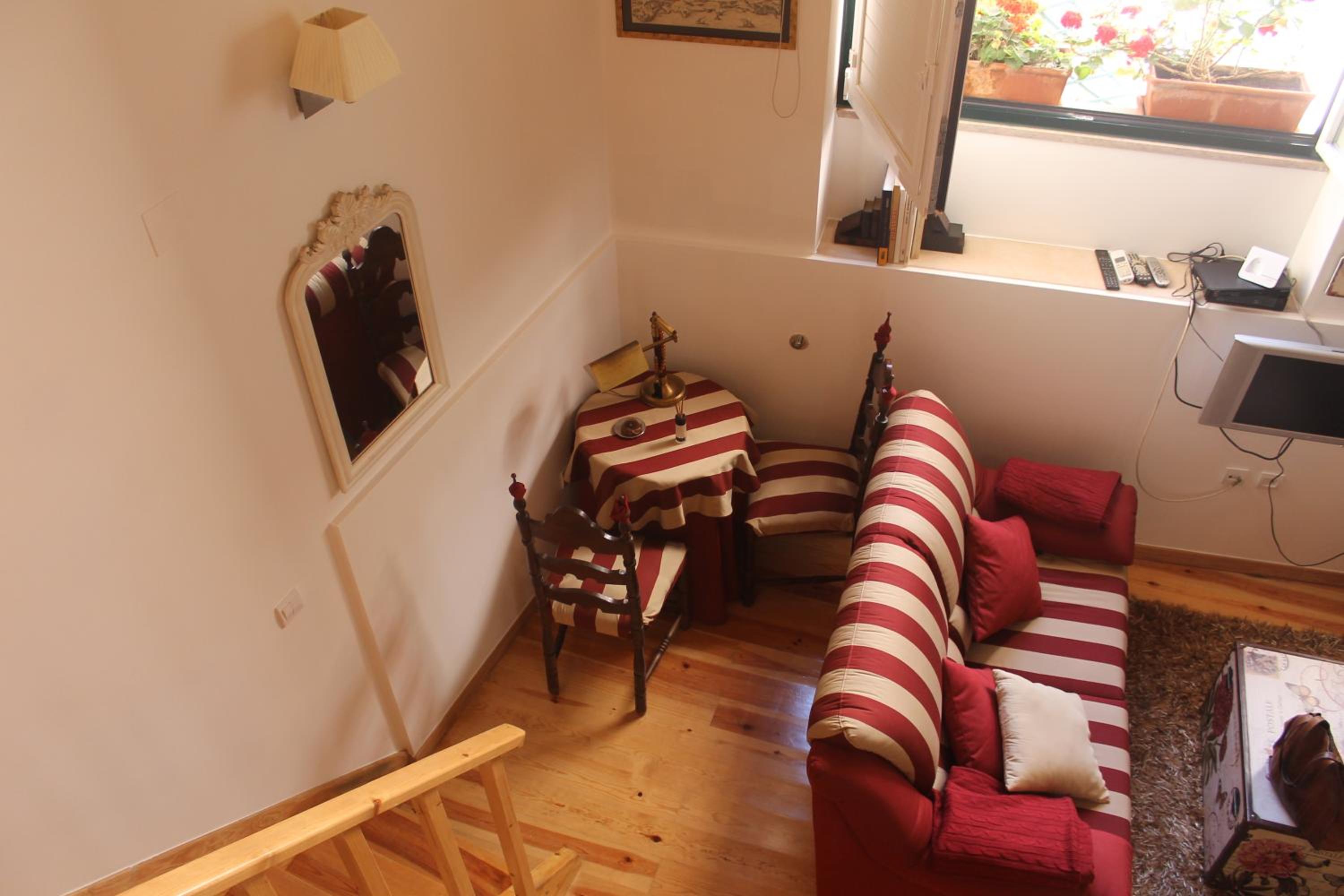 Apartment - Split Level - Photo 5