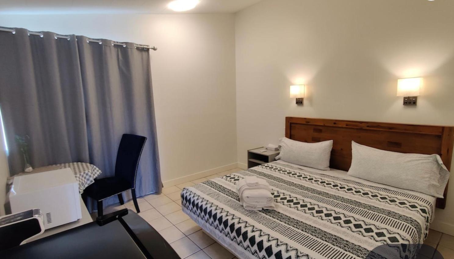Standard King Room photo 1