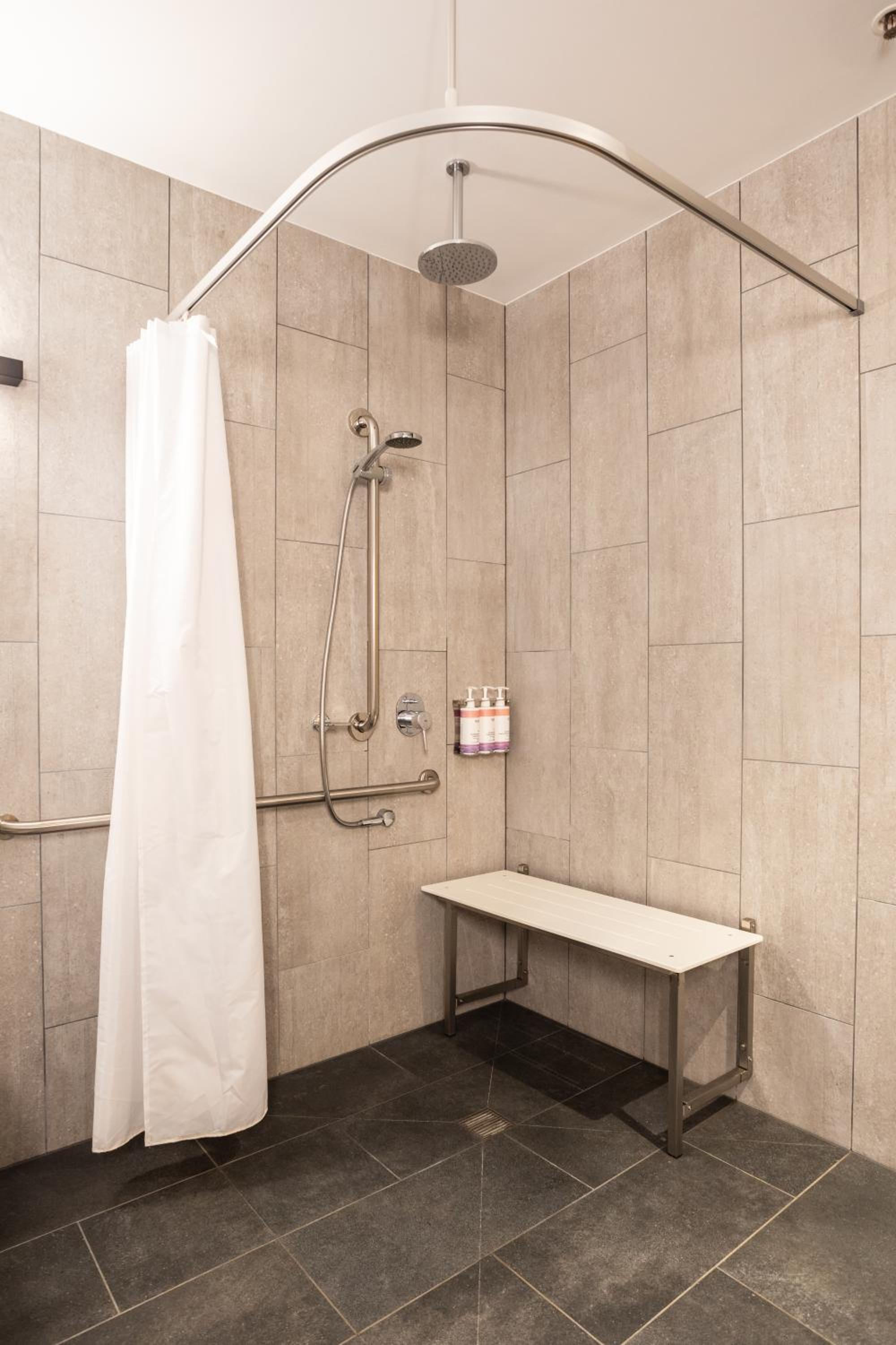 Accessible Interior King Room - Photo 4