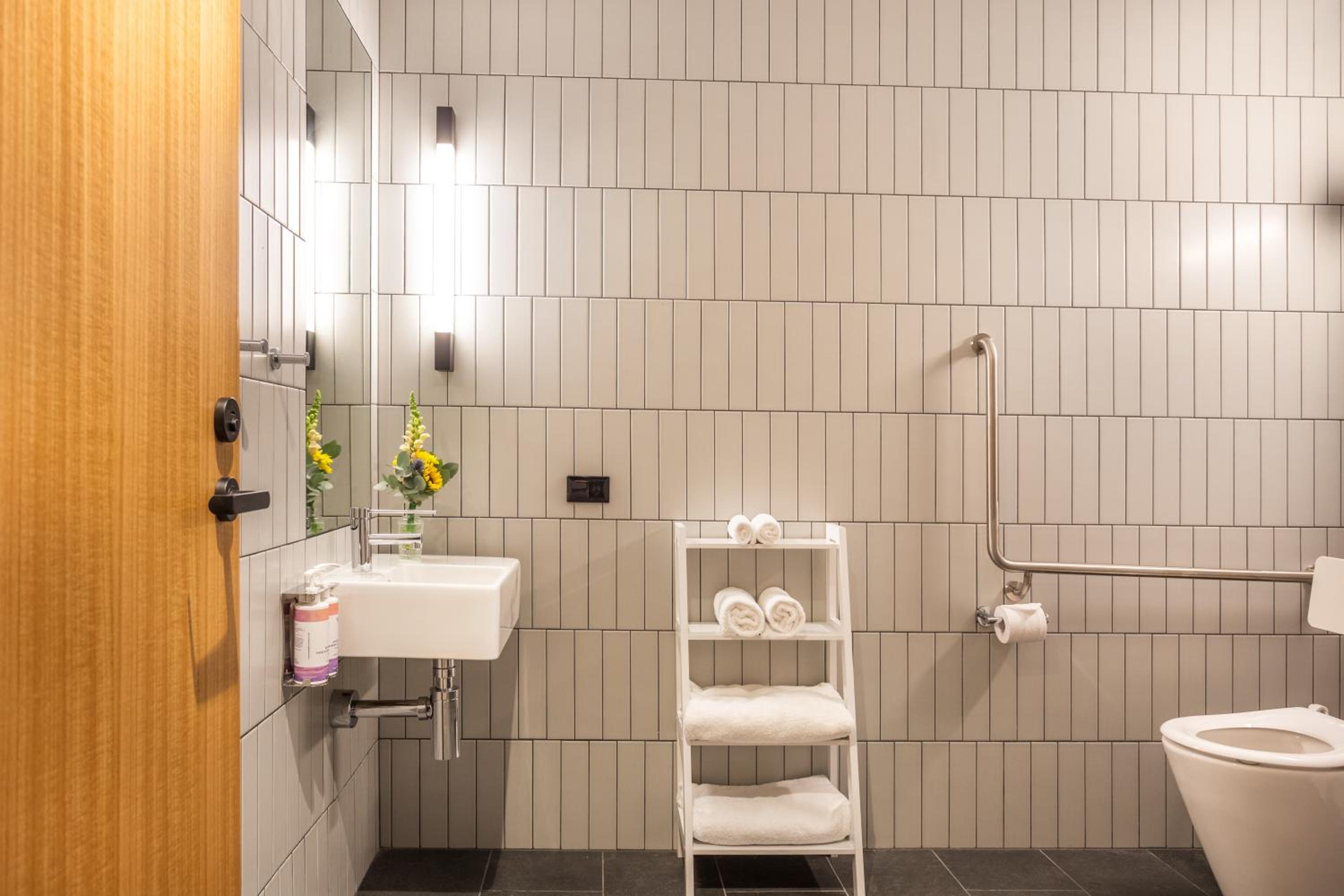 Accessible Interior King Room - Photo 2