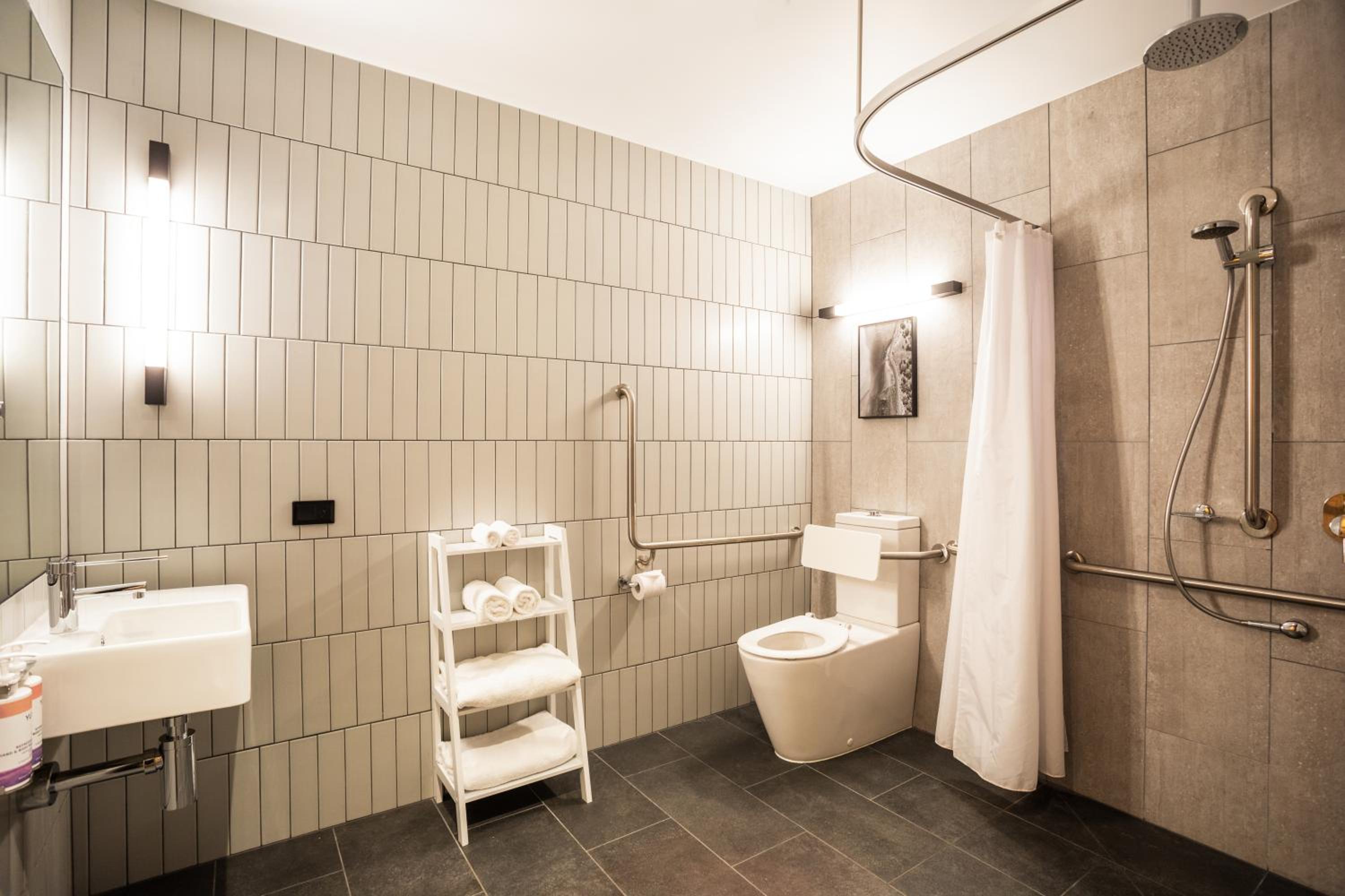 Accessible Interior King Room - Photo 3