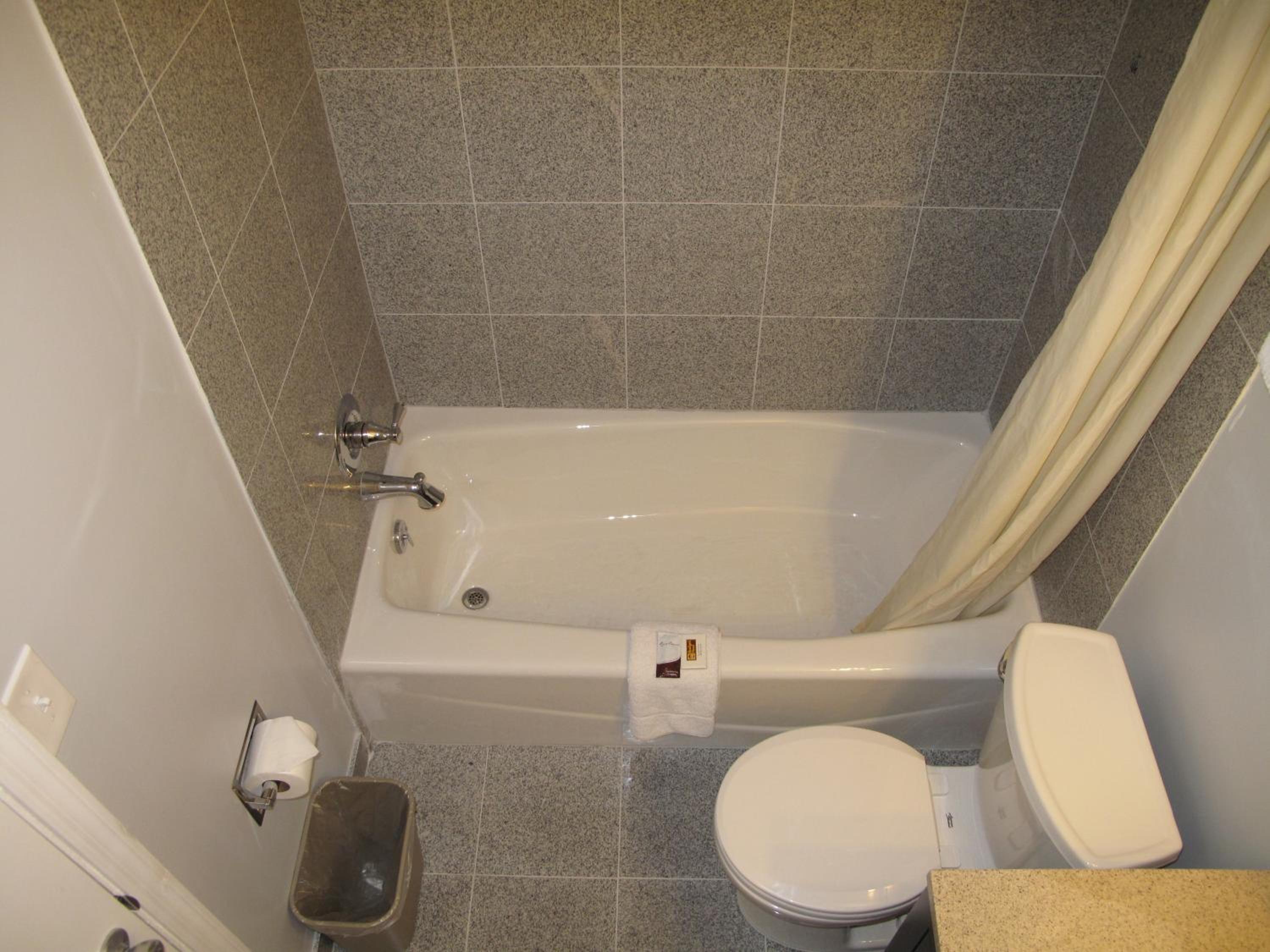 Standard Room, 2 Queen Beds, Non-Smoking photo 3