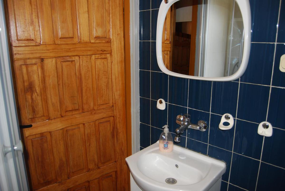 Double Room with Private External Bathroom photo 2
