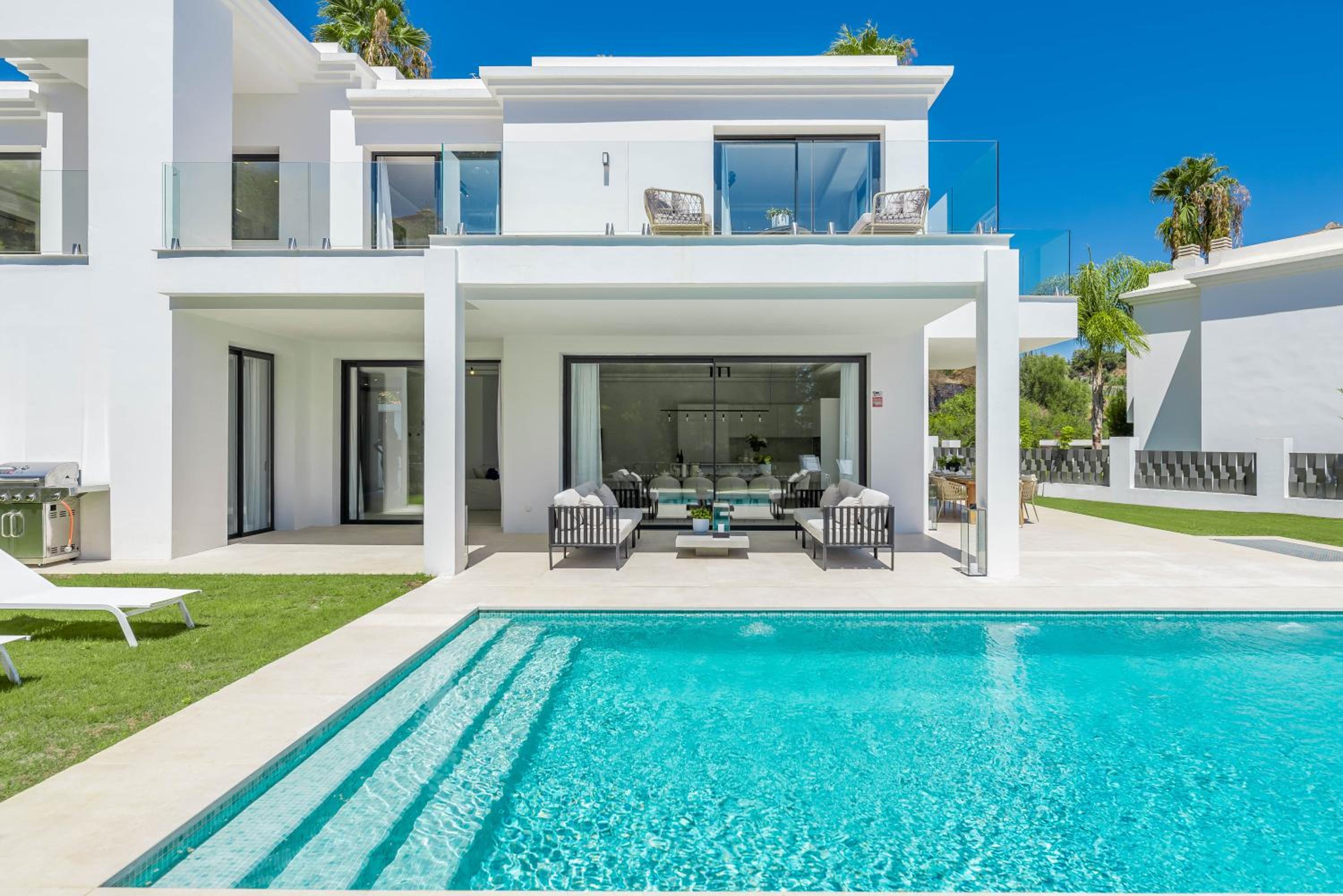 Villa photo 2