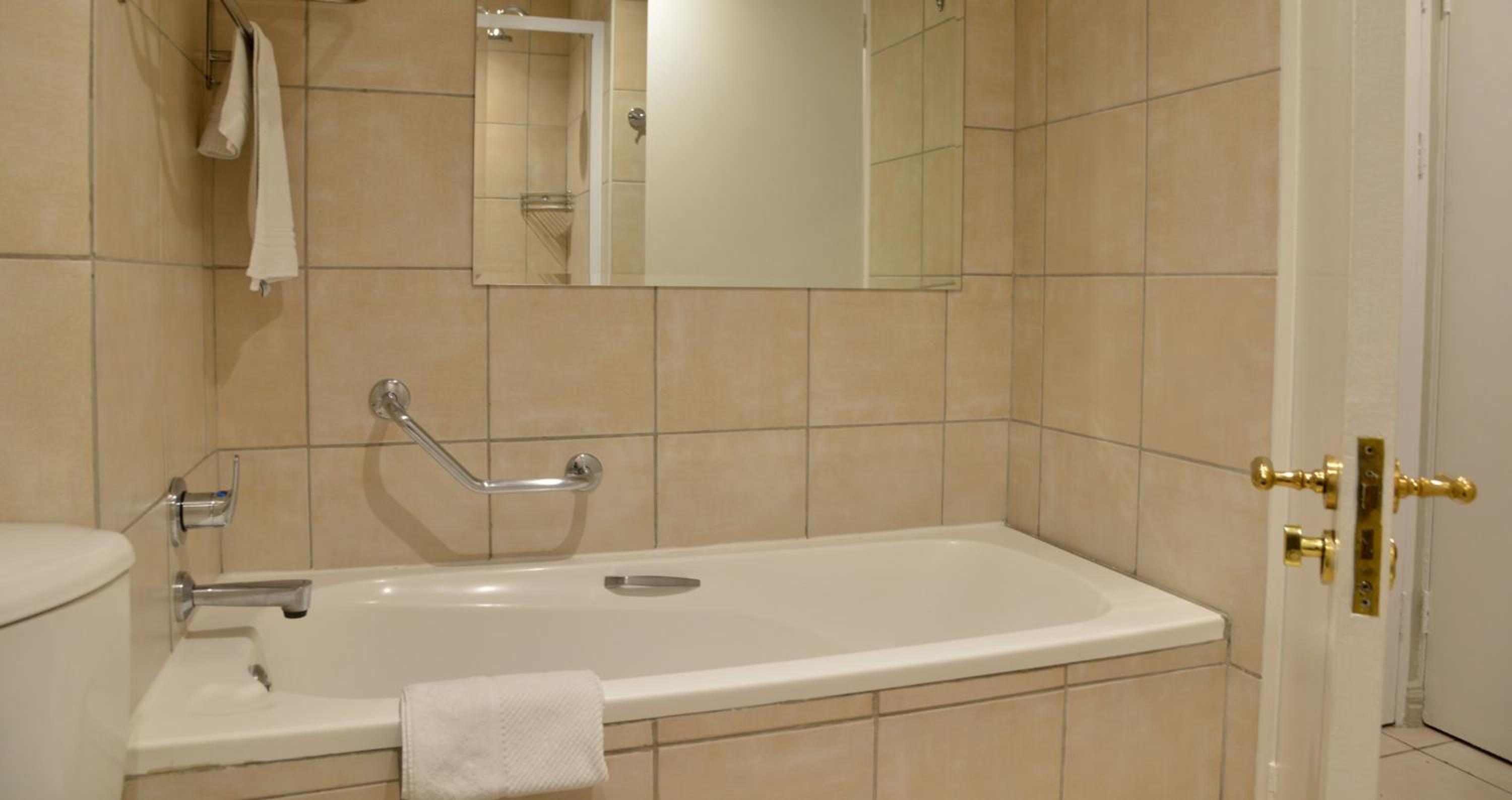 Executive Suite - Photo 3