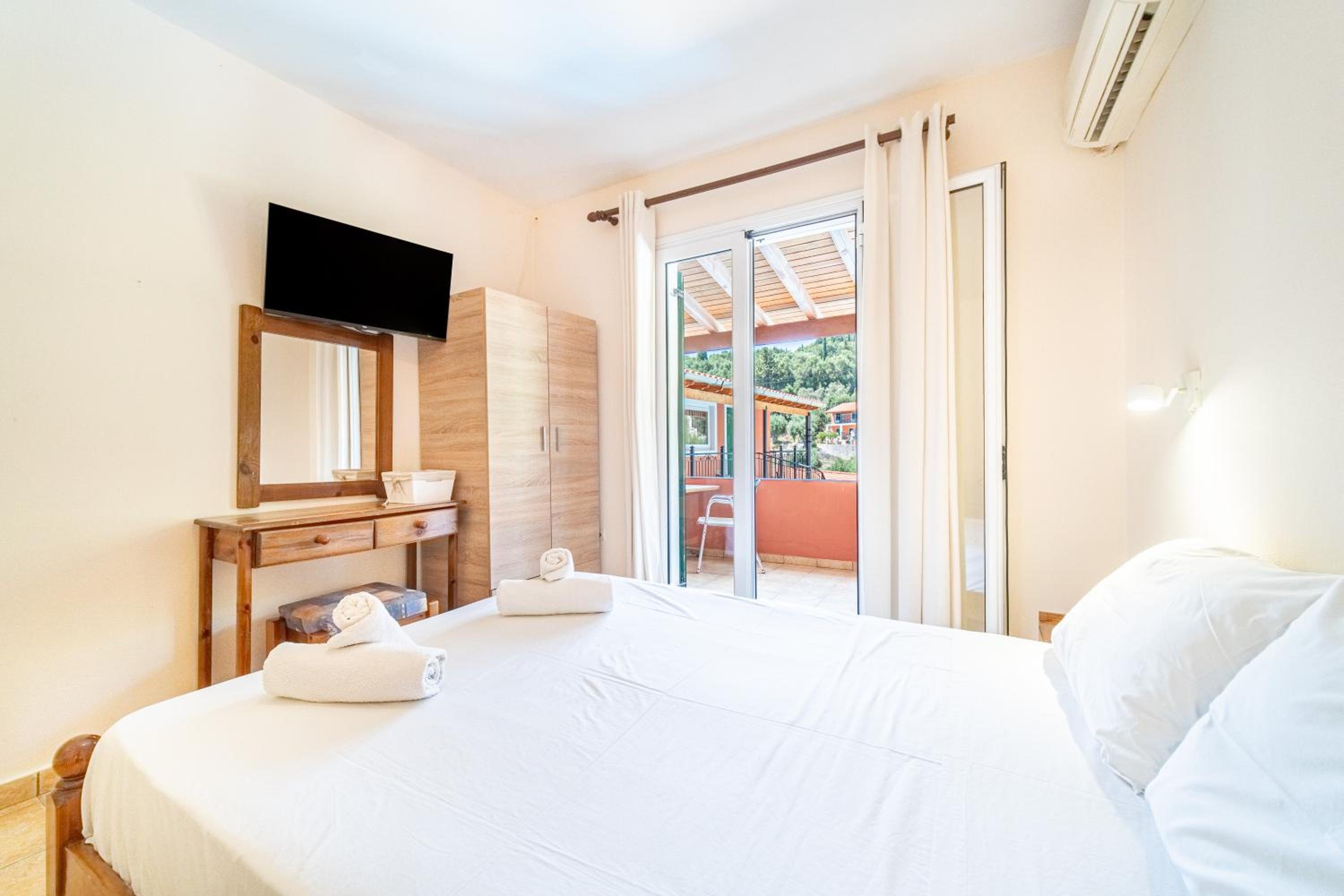 Two-Bedroom Deluxe Apartment with Balcony