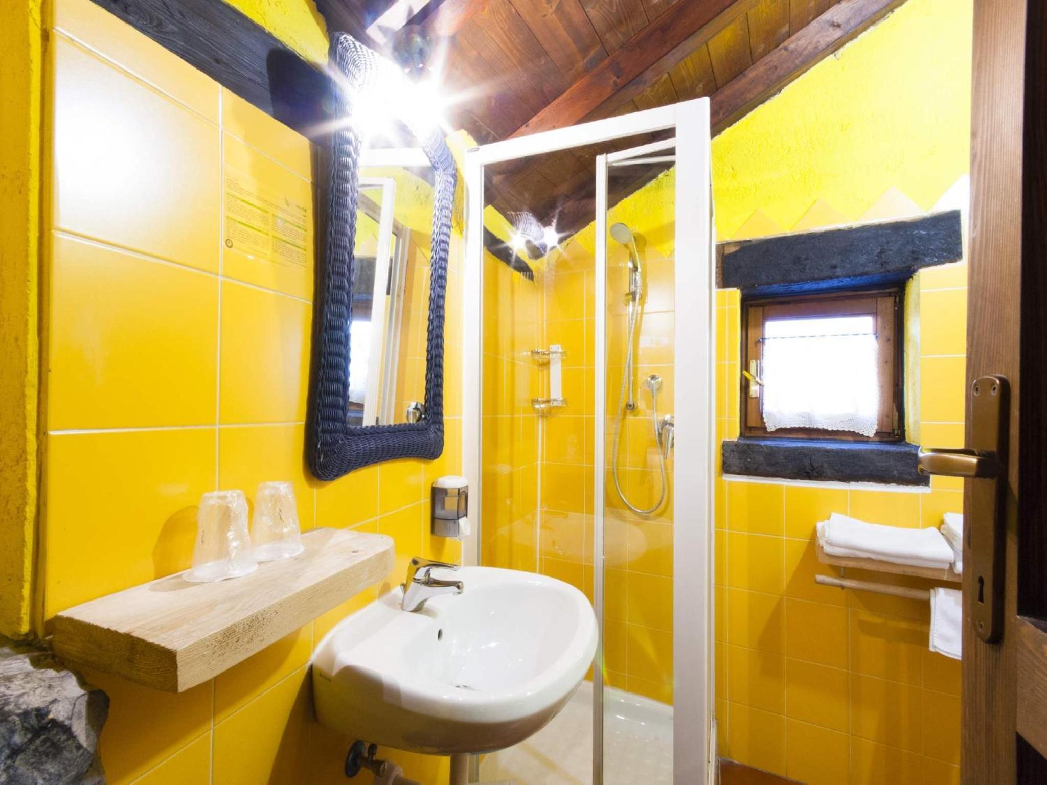Standard Double Room - Photo 7