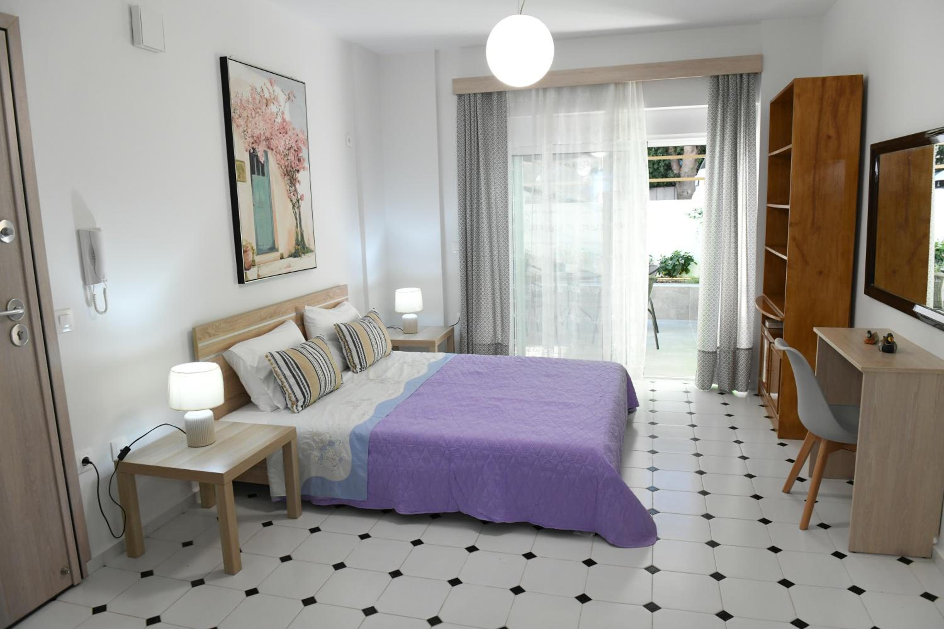 Apartment with Garden View
