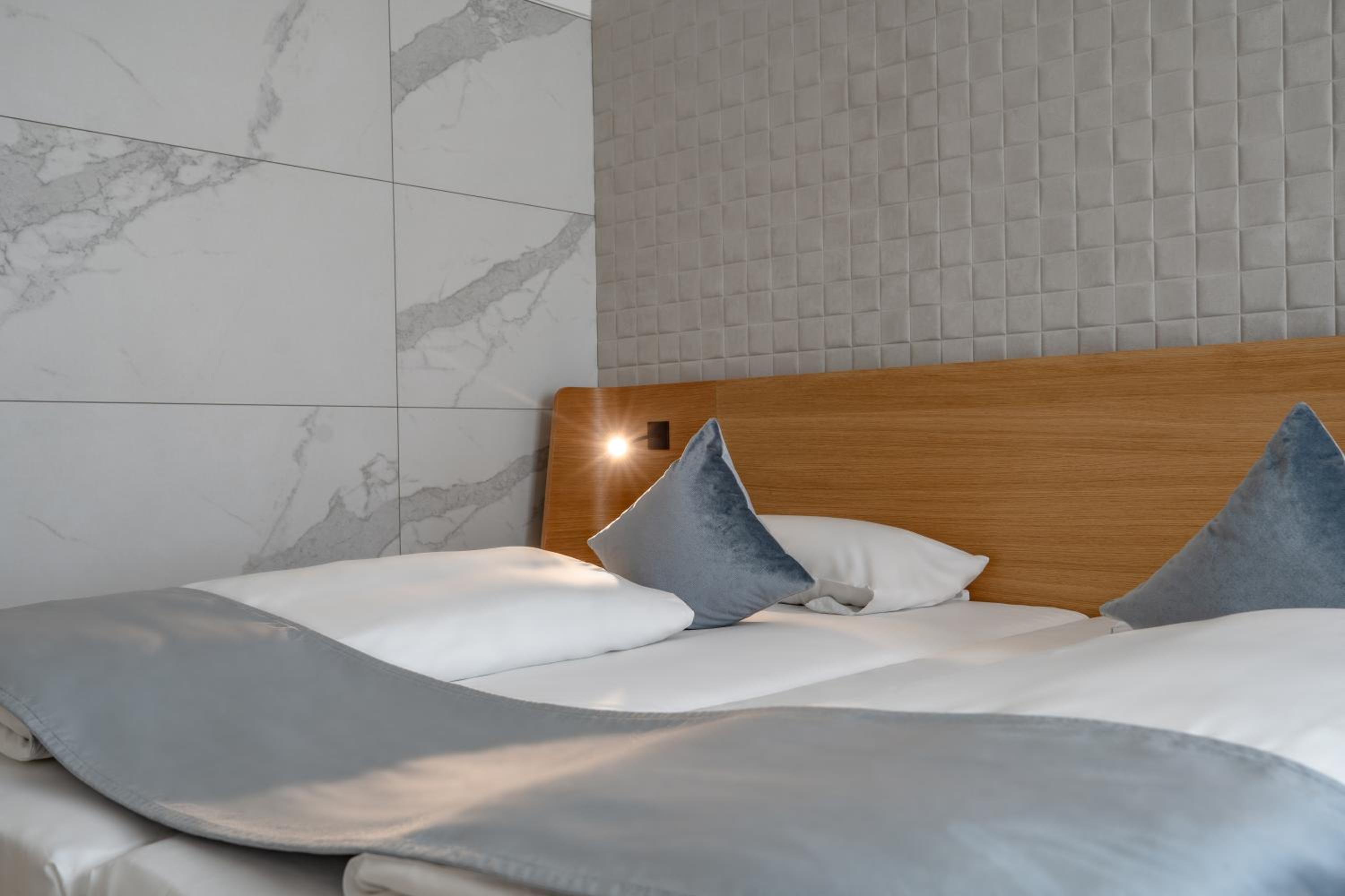 Standard Double Room - Photo 3