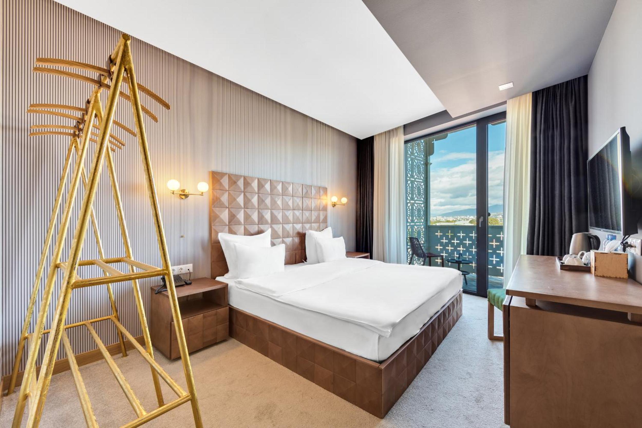 Deluxe Double Room with Balcony photo 3