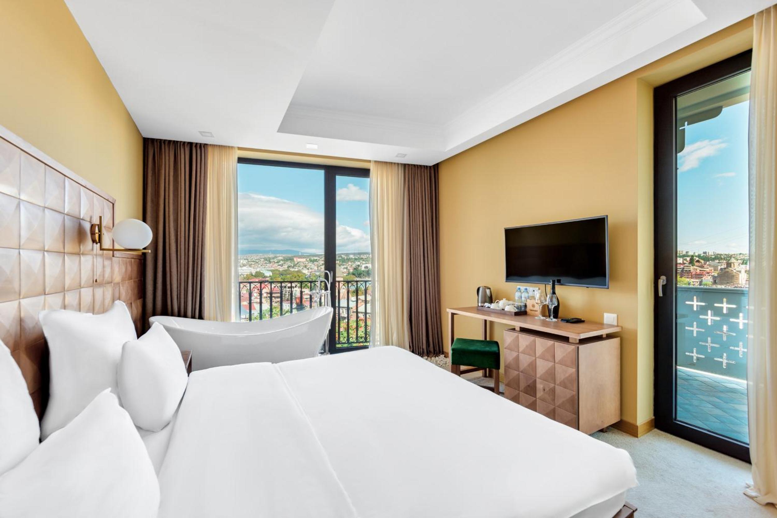 Deluxe Double Room with Bath and Balcony