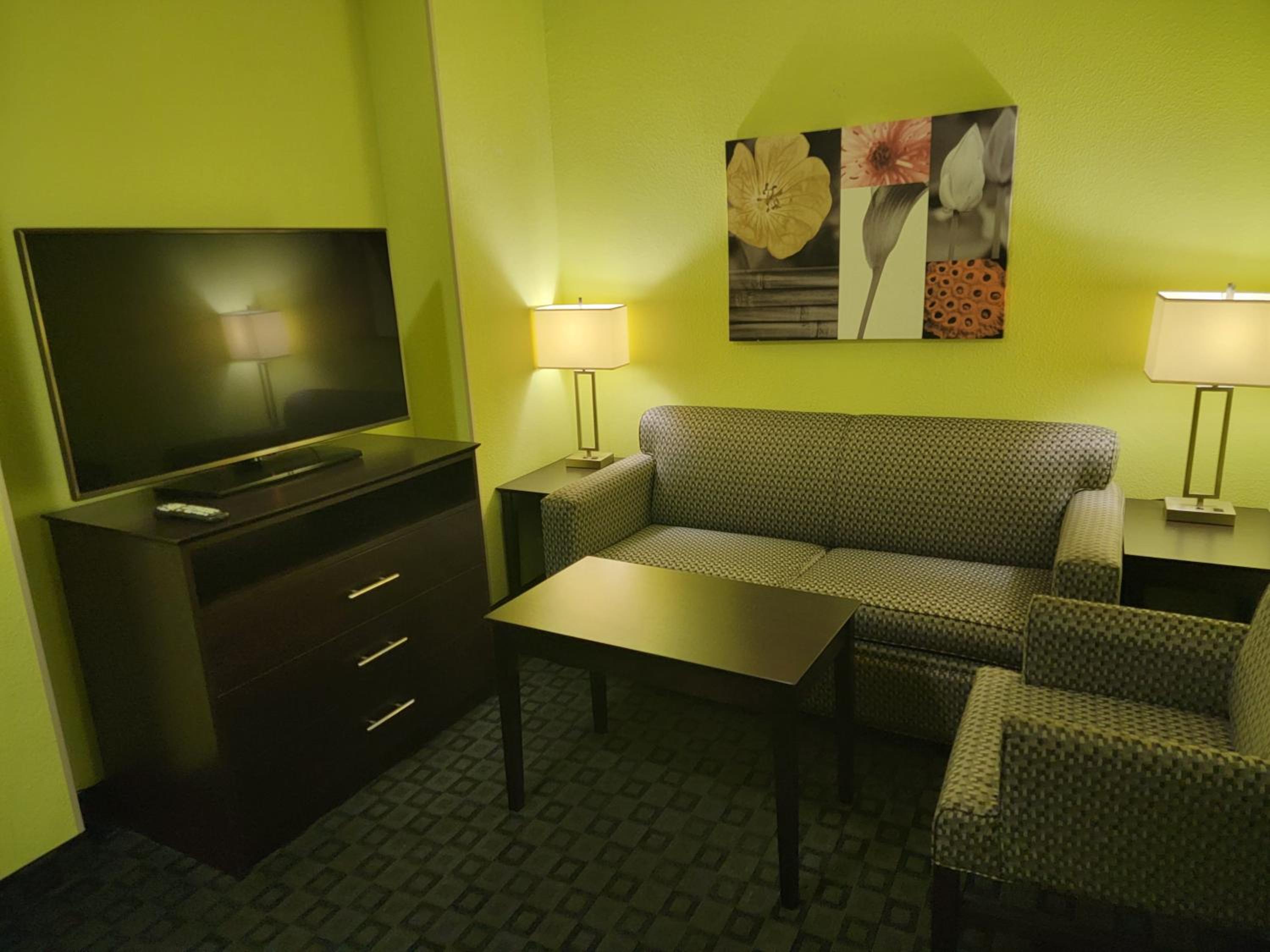Standard King Room with Mobility Accessible Tub - Photo 2