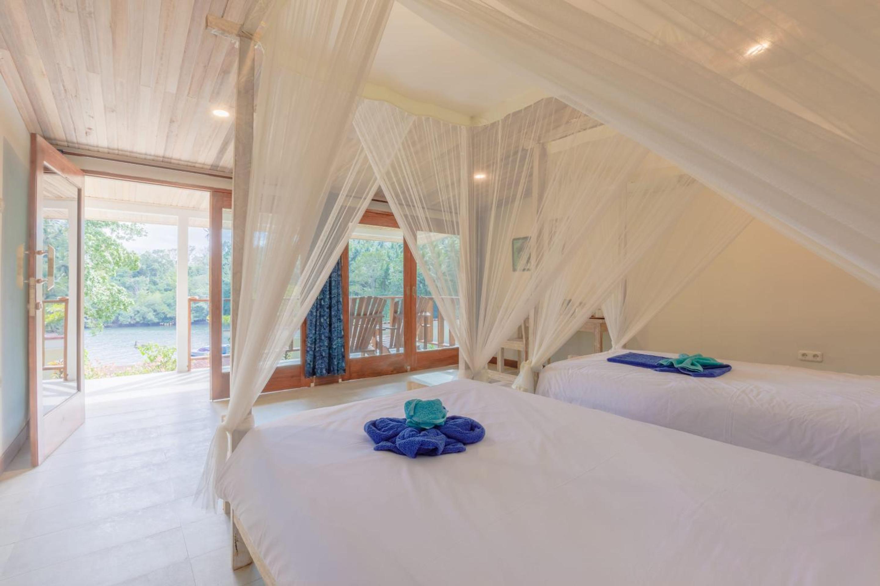 Double or Twin Room with Sea View photo 3