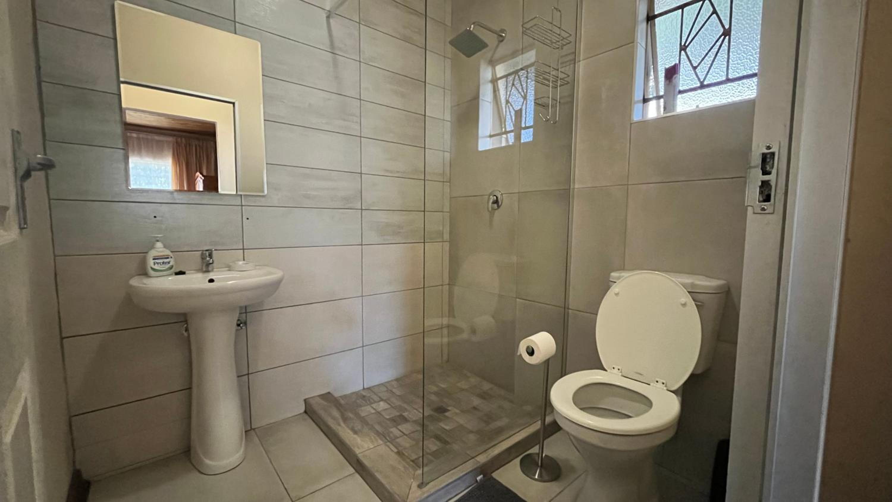 Double Room - Photo 13