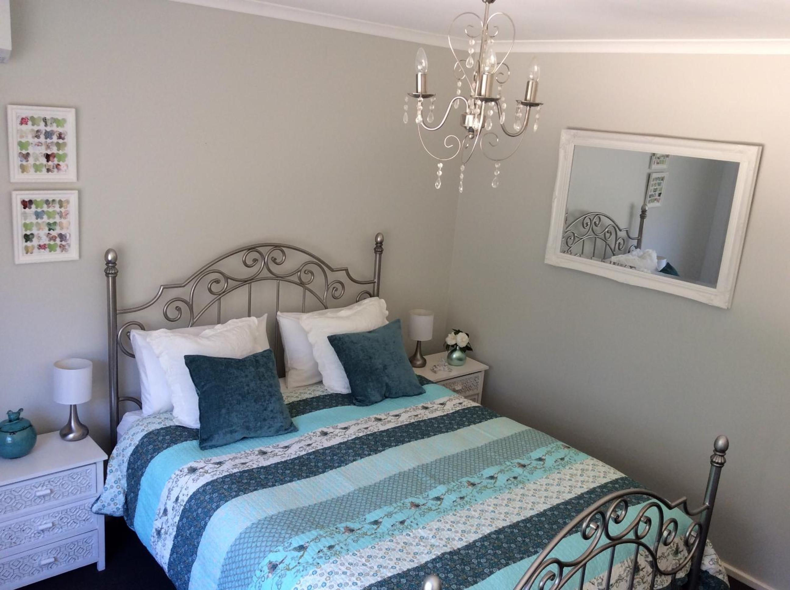 Queen Room photo 2