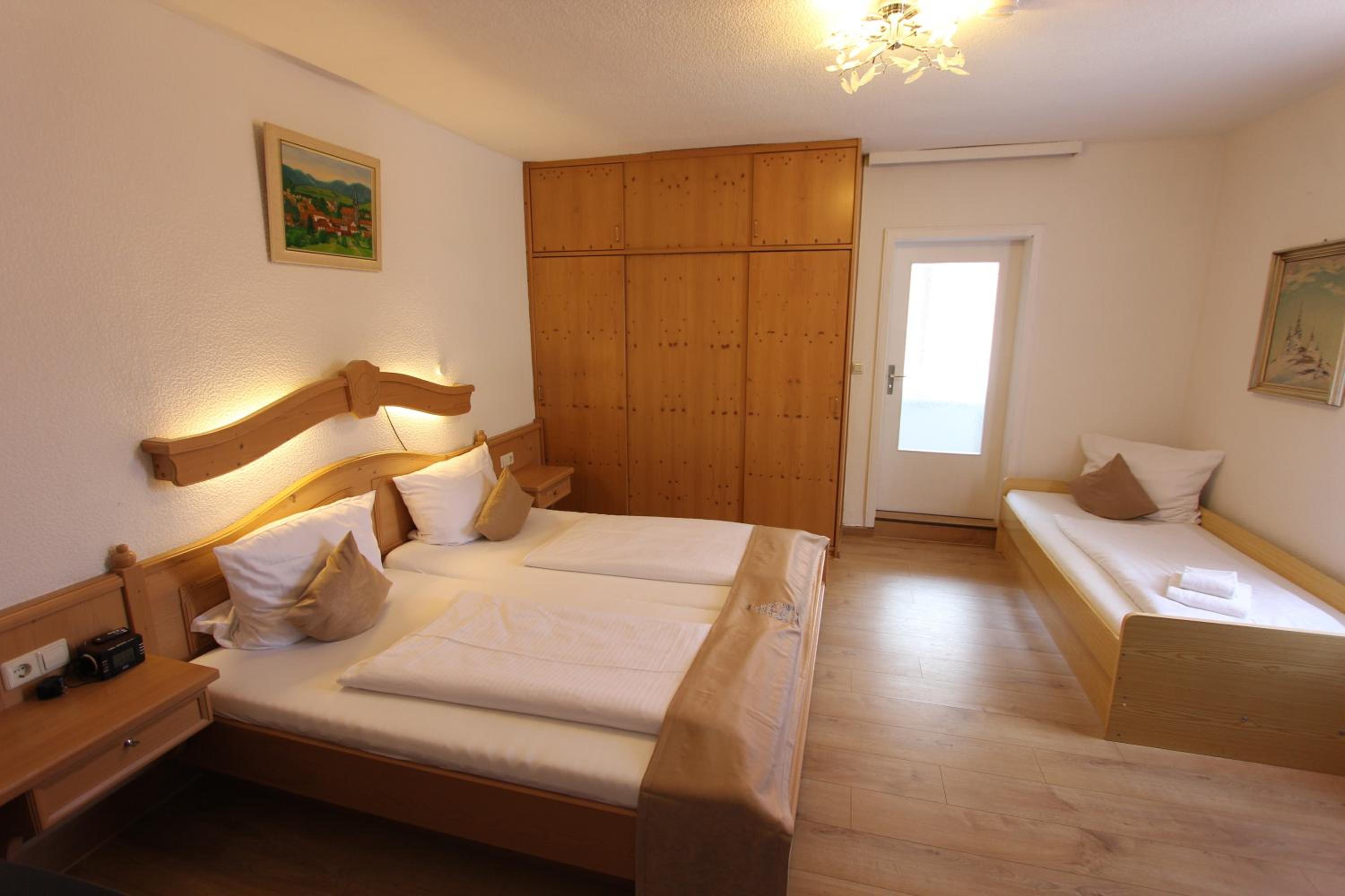 Comfort Triple Room with Shower photo 3