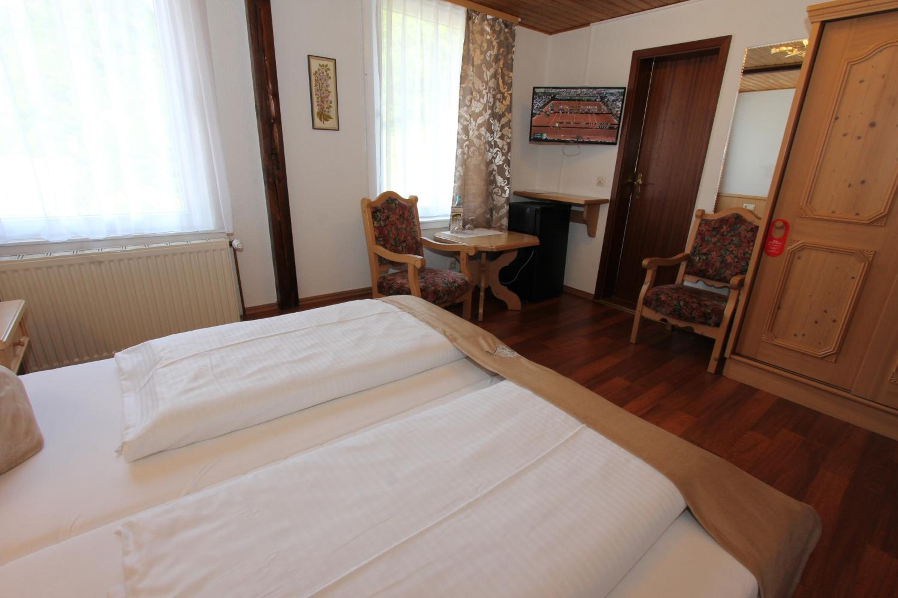 Single Room with Private Bathroom photo 1