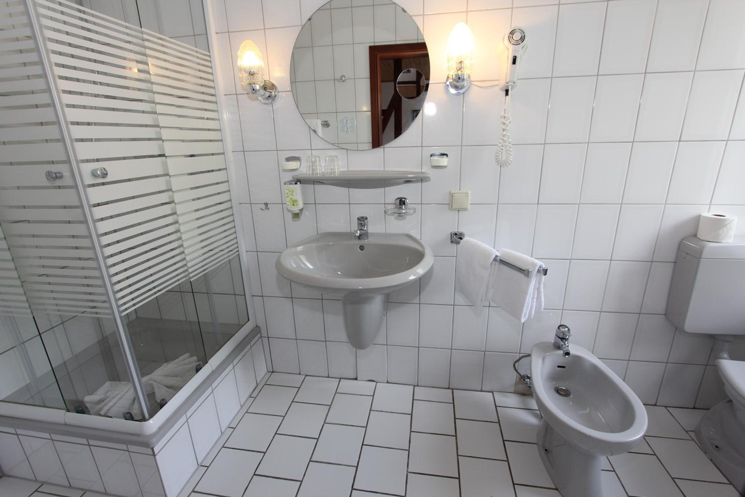 Single Room with Private Bathroom photo 3