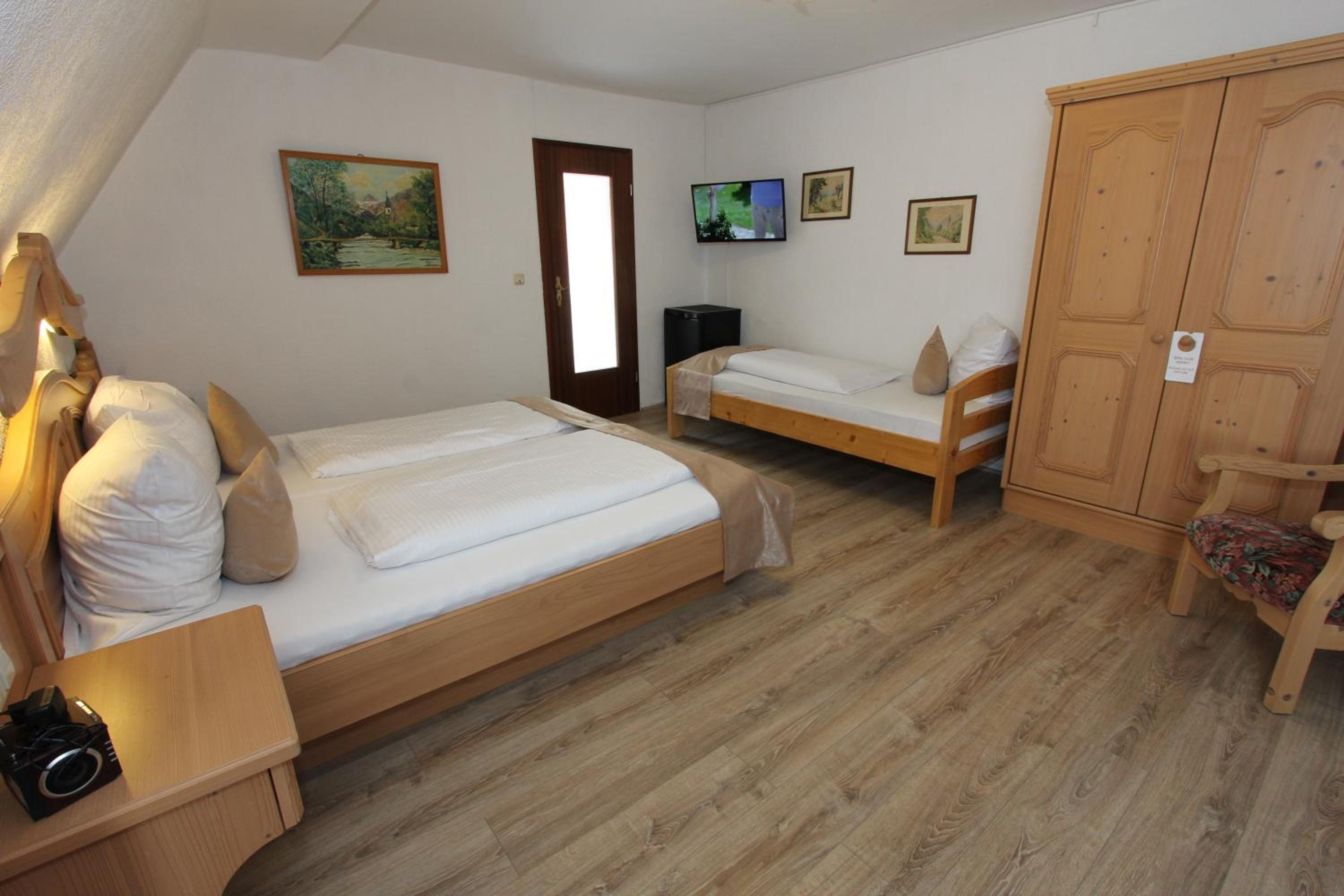 Comfort Triple Room with Shower photo 1