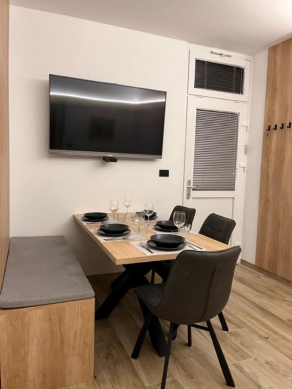 Apartment with Terrace photo 3