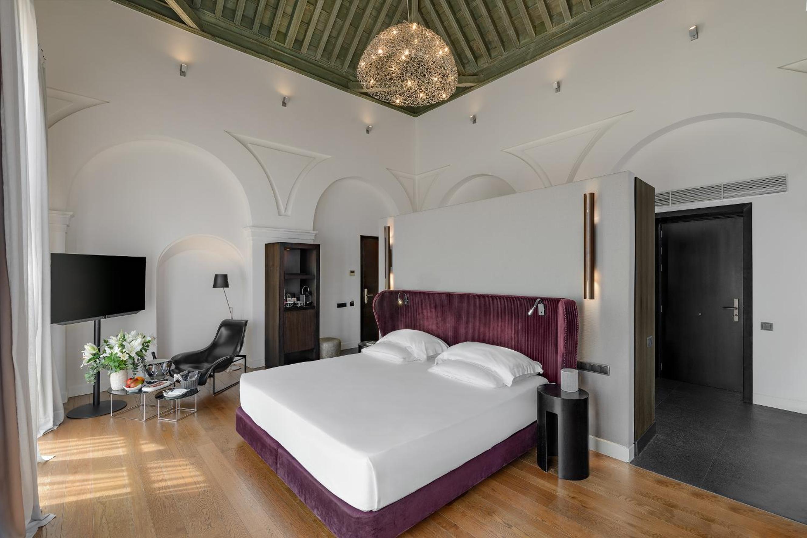Suite - Photo 10