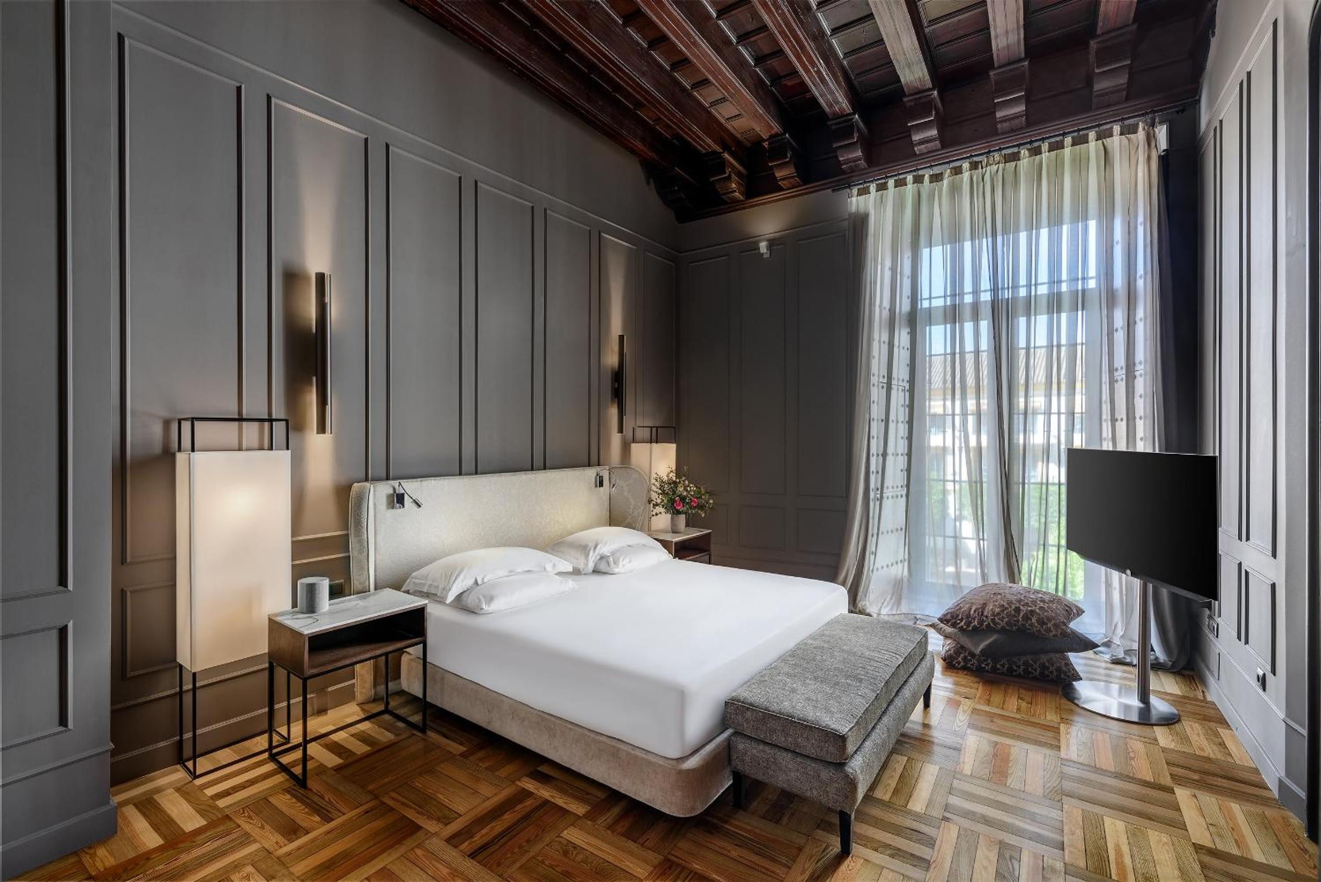 Suite - Photo 17