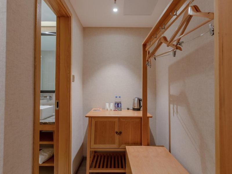 Oriental Twin Room without Window photo 2